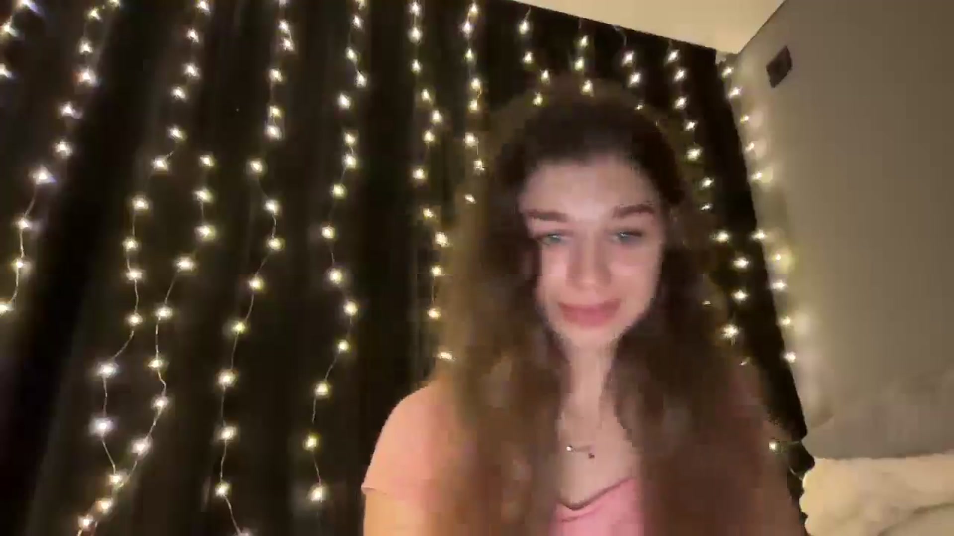 Gallery image thumbnail from JewelReigns's myfreecams stream on, 12/21/2025, 18:41 image 3 of 20