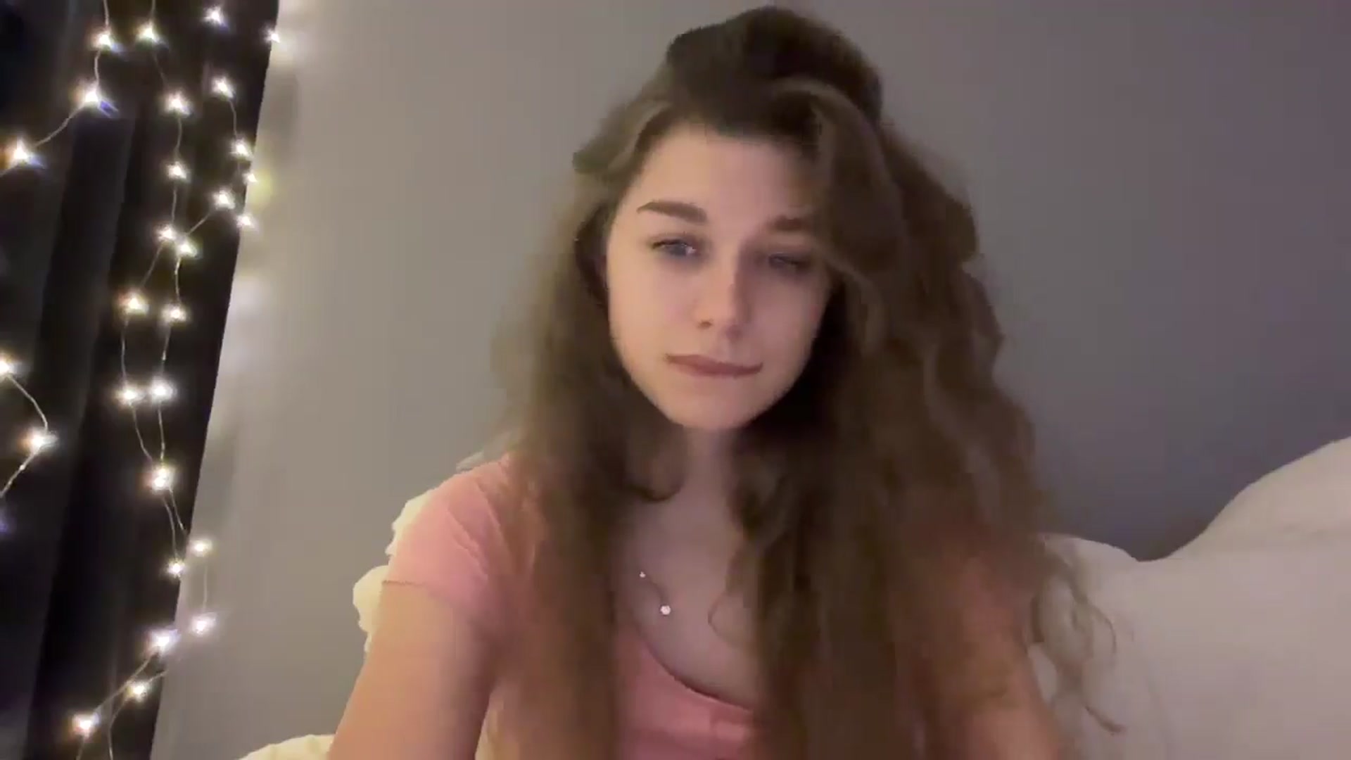 Gallery image thumbnail from JewelReigns's myfreecams stream on, 12/21/2025, 23:16 image 14 of 20