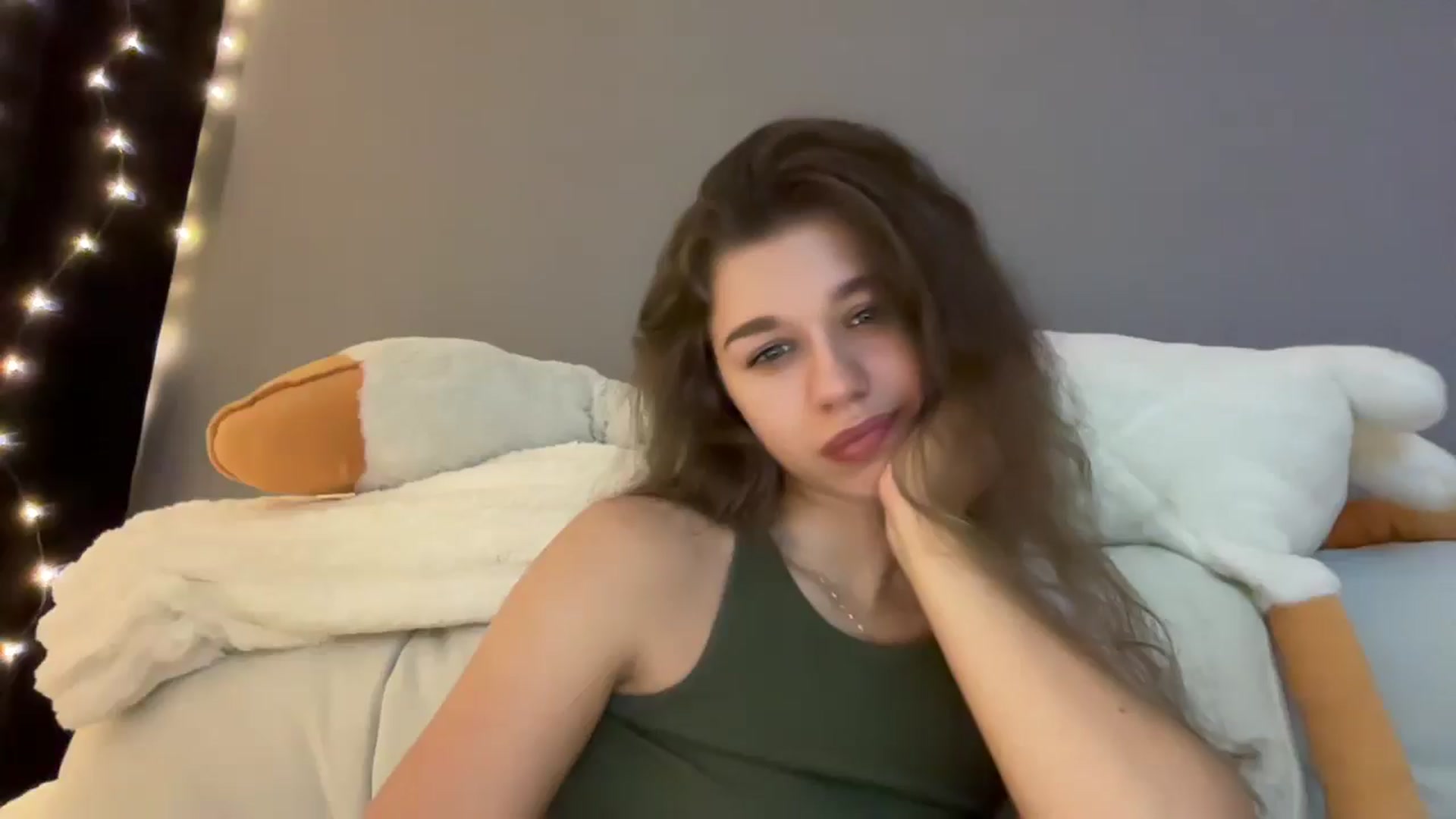 Gallery image thumbnail from JewelReigns's myfreecams stream on, 12/22/2025, 20:43 image 1 of 20