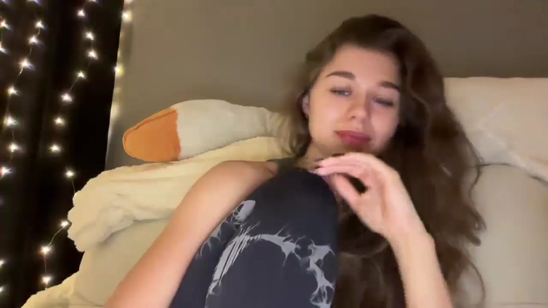 Gallery image thumbnail from JewelReigns's myfreecams stream on, 12/22/2025, 20:43 image 19 of 20
