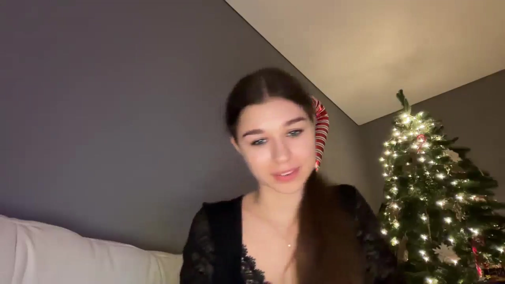 Gallery image thumbnail from JewelReigns's myfreecams stream on, 12/24/2025, 19:29 image 16 of 20