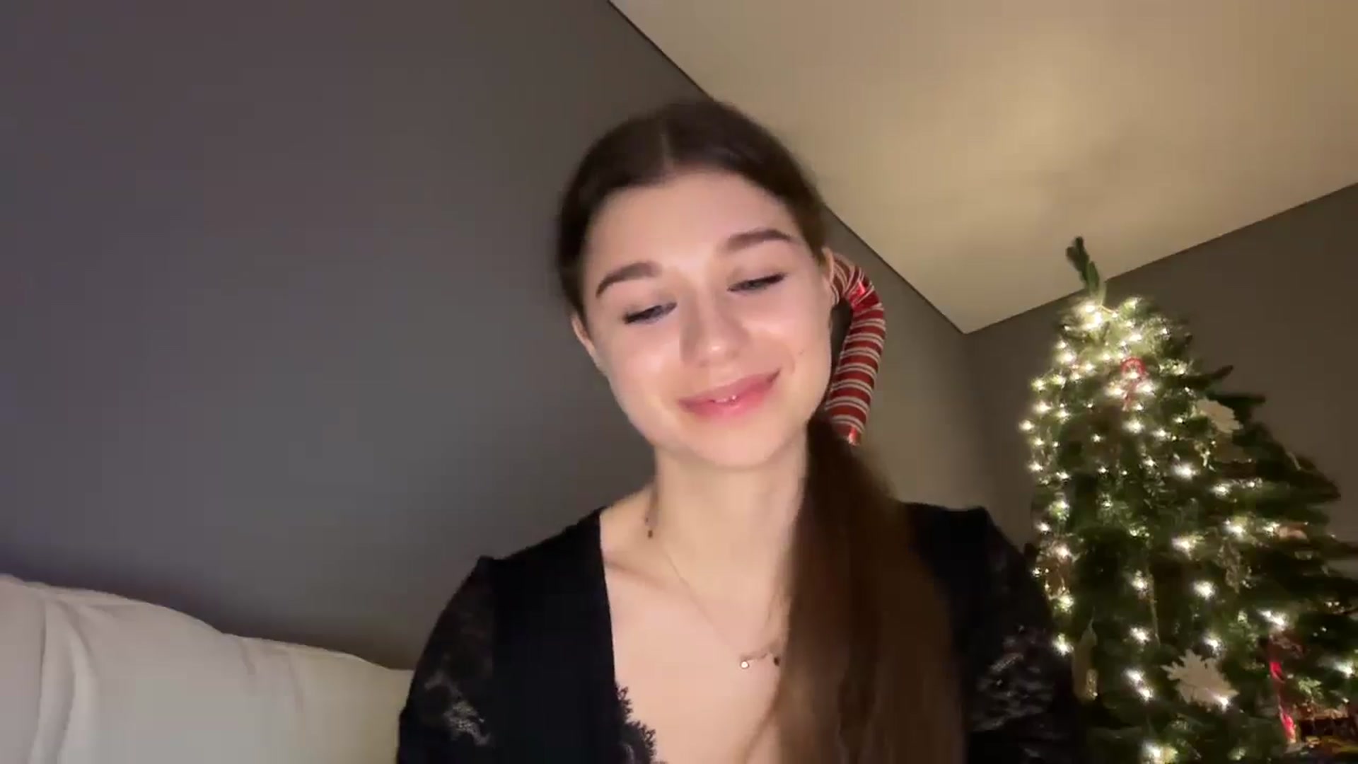 Gallery image thumbnail from JewelReigns's myfreecams stream on, 12/24/2025, 19:29 image 15 of 20