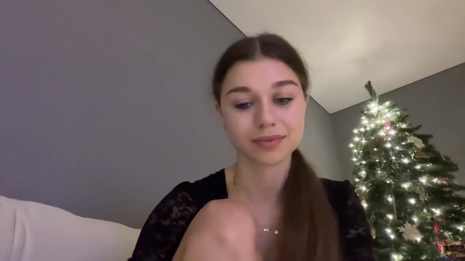 Gallery image thumbnail from JewelReigns's myfreecams stream on, 12/24/2025, 19:29 image 13 of 20