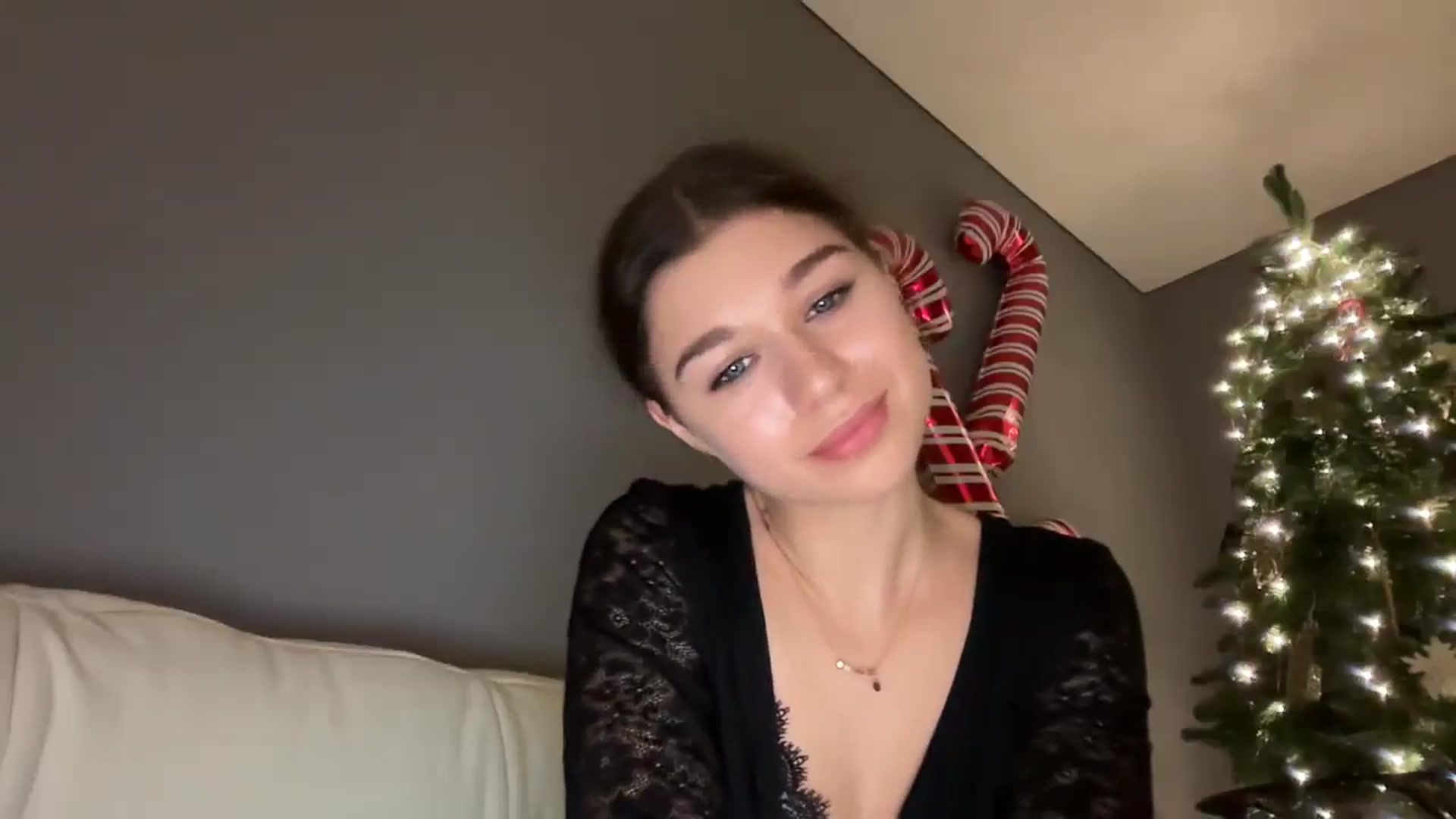 Gallery image thumbnail from JewelReigns's myfreecams stream on, 12/24/2025, 21:13 image 12 of 20
