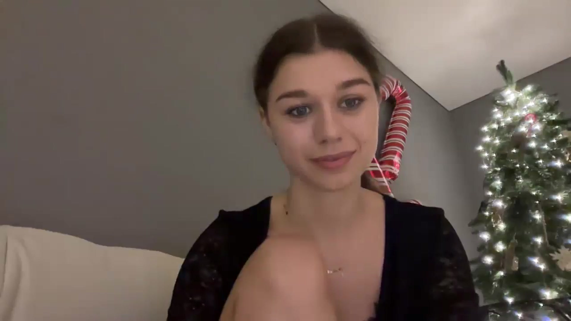 Gallery image thumbnail from JewelReigns's myfreecams stream on, 12/24/2025, 21:13 image 11 of 20