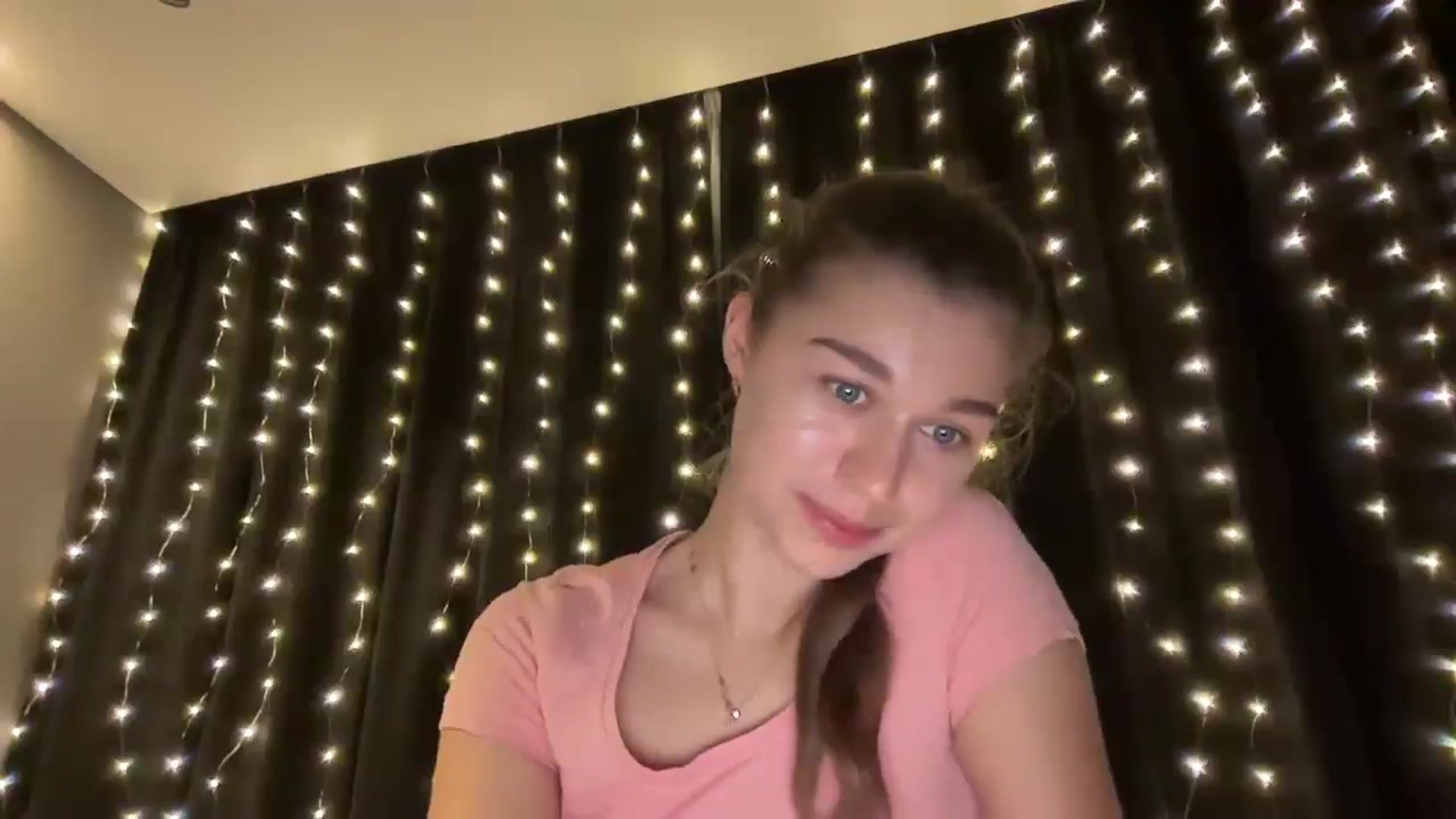 Gallery image thumbnail from JewelReigns's myfreecams stream on, 12/29/2025, 19:32 image 14 of 20