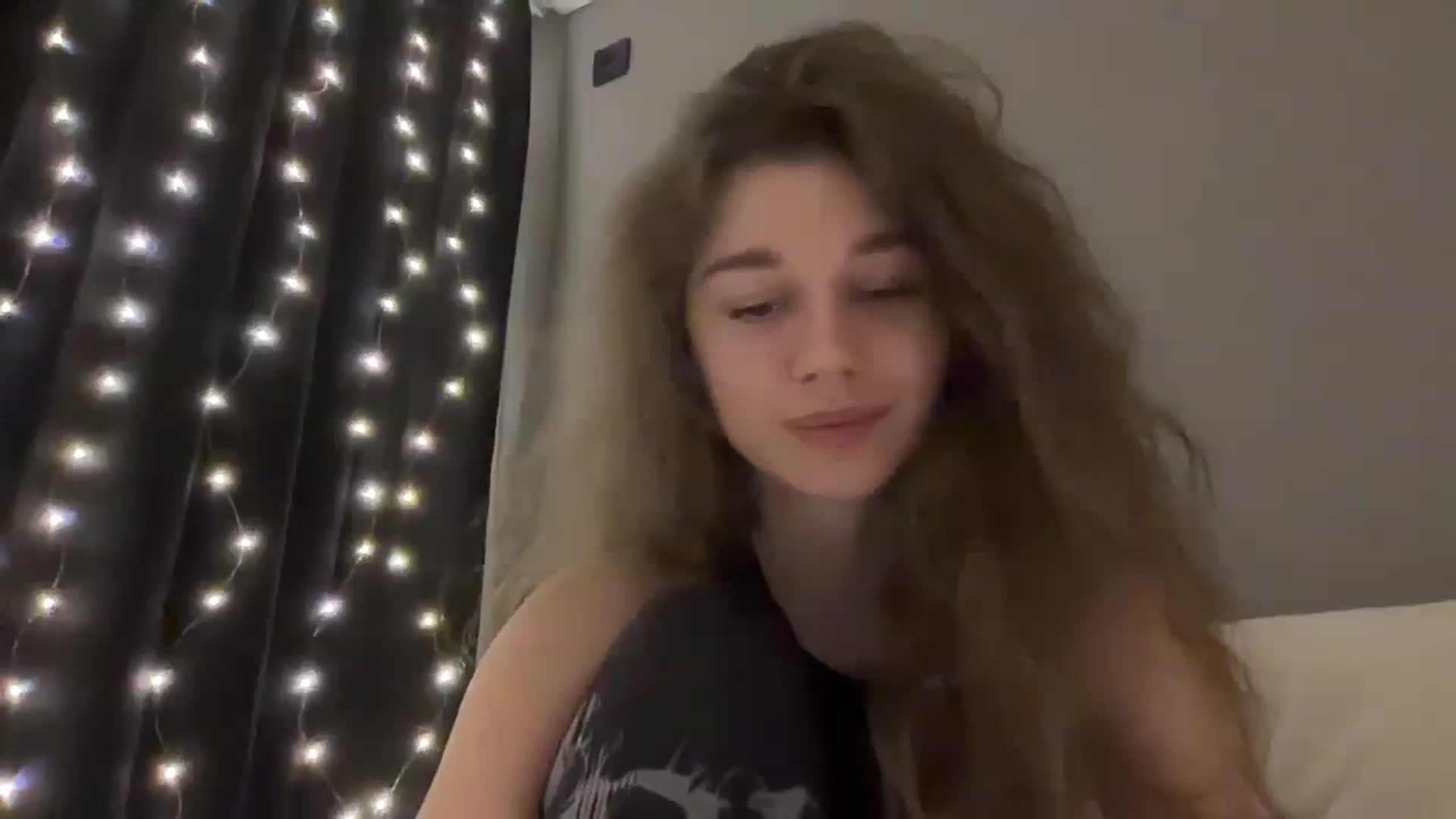 Gallery image thumbnail from JewelReigns's myfreecams stream on, 01/03/2026, 18:40 image 13 of 20
