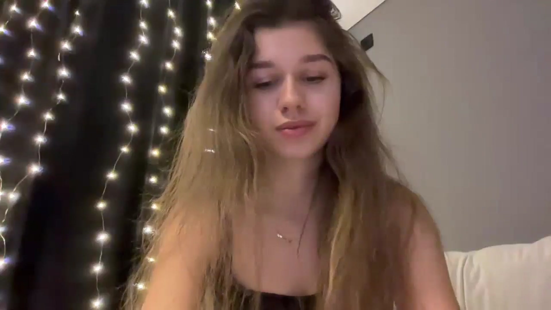 Gallery image thumbnail from JewelReigns's myfreecams stream on, 01/14/2026, 17:43 image 15 of 20