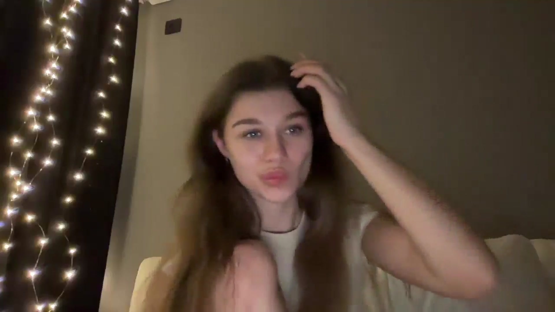 Gallery image thumbnail from JewelReigns's myfreecams stream on, 01/18/2026, 23:56 image 5 of 20