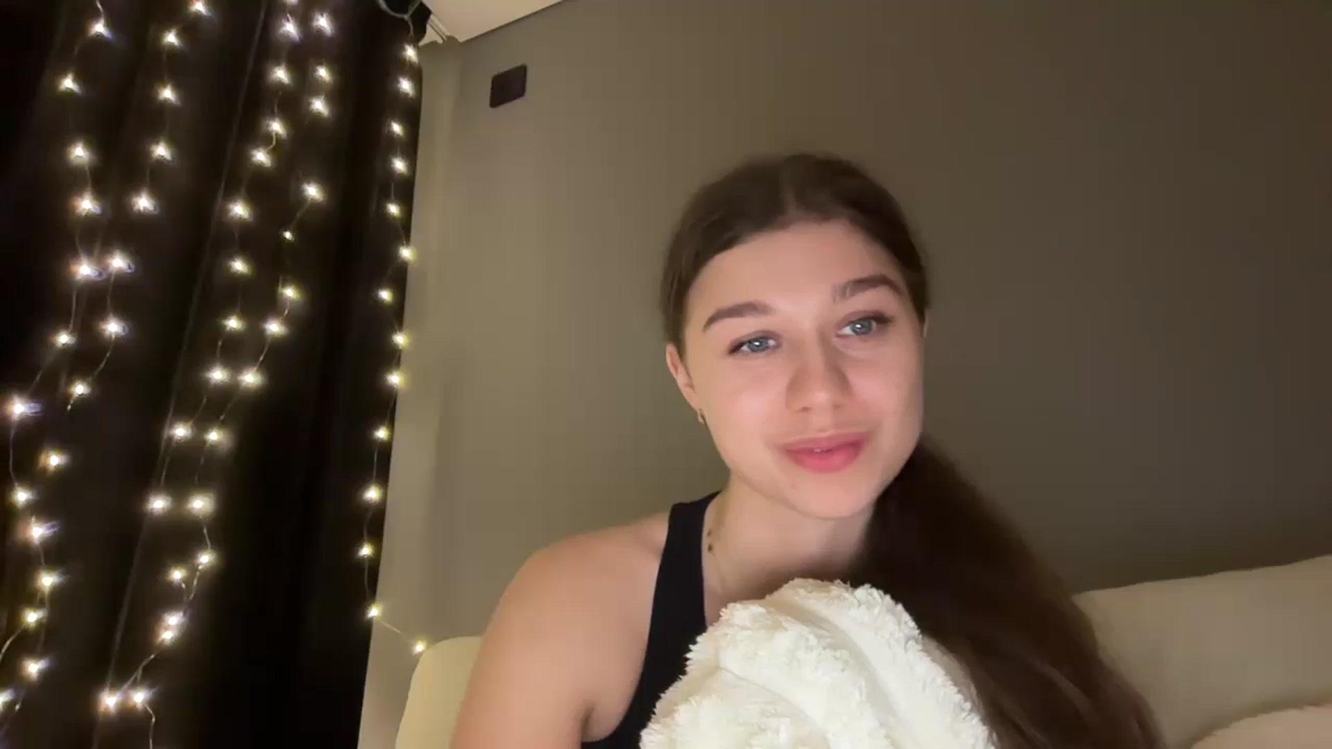 Gallery image thumbnail from JewelReigns's myfreecams stream on, 01/26/2026, 22:06 image 16 of 20