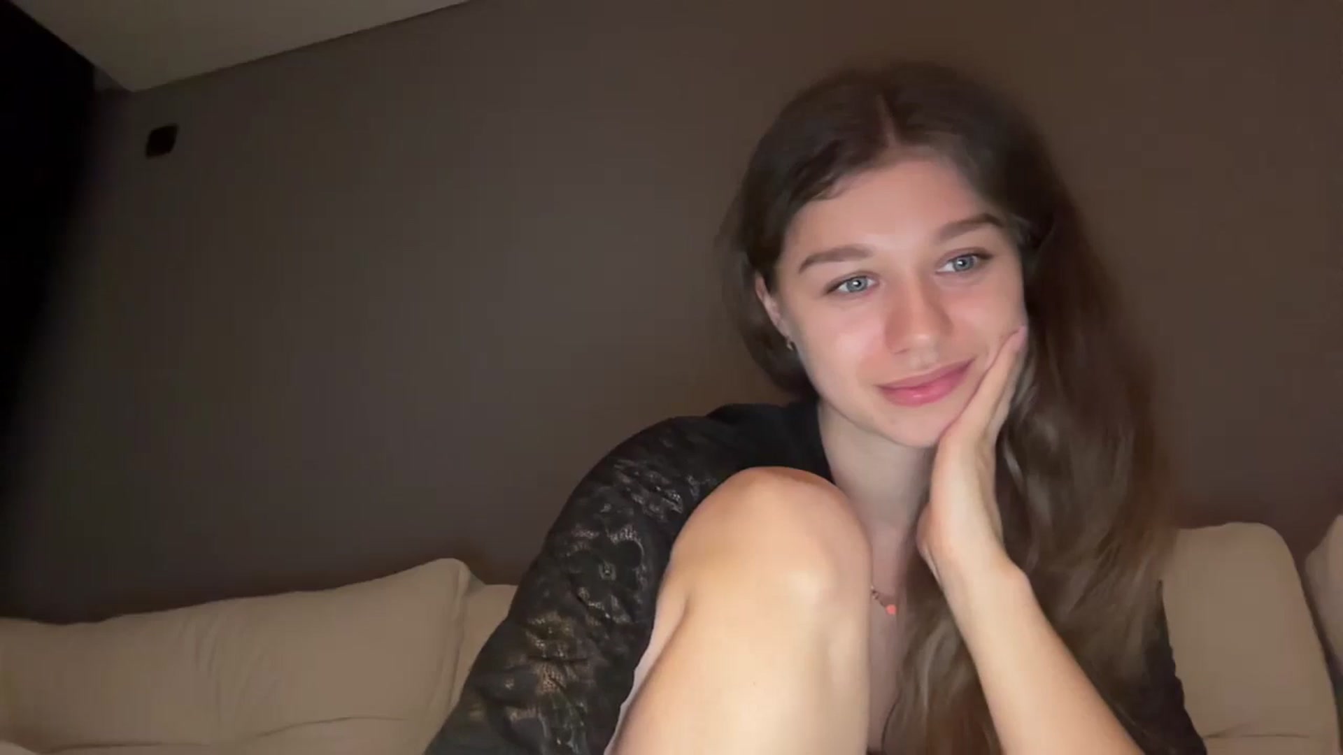 Gallery image thumbnail from JewelReigns's myfreecams stream on, 01/27/2026, 19:58 image 13 of 20