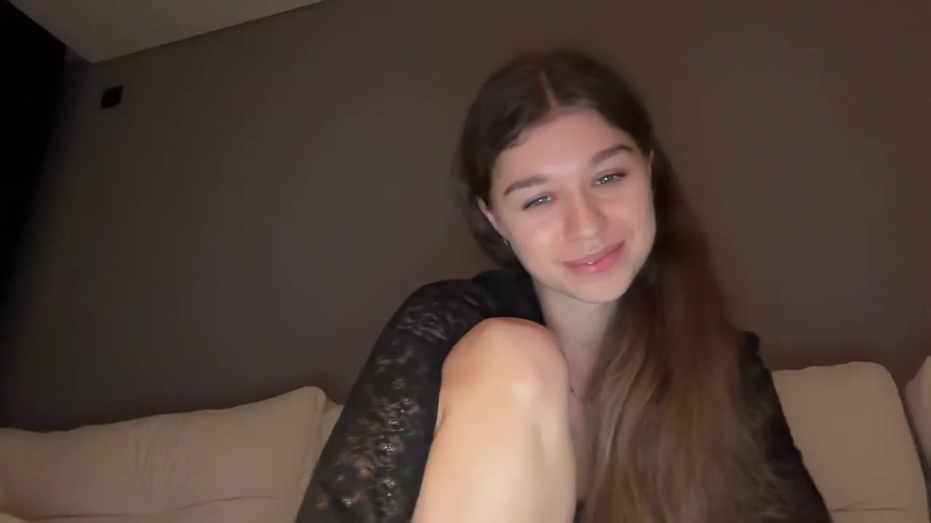 Gallery image thumbnail from JewelReigns's myfreecams stream on, 01/27/2026, 19:58 image 9 of 20