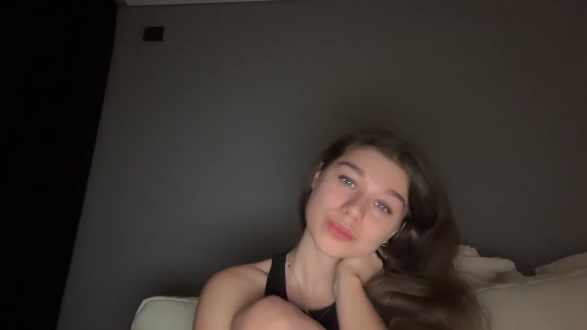 Gallery image thumbnail from JewelReigns's myfreecams stream on, 02/04/2026, 20:33 image 9 of 20