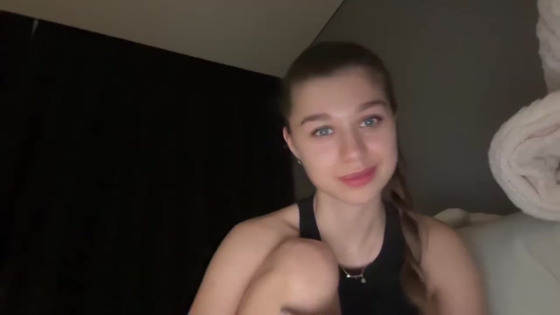 Gallery image thumbnail from JewelReigns's myfreecams stream on, 02/11/2026, 21:43 image 13 of 20