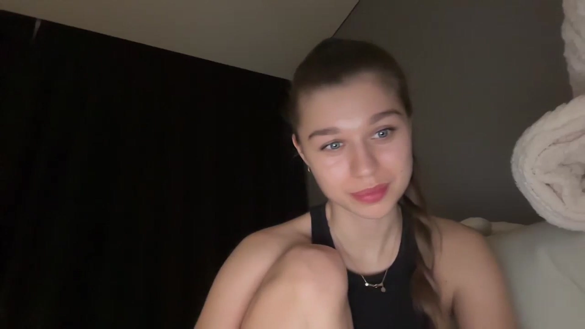 Gallery image thumbnail from JewelReigns's myfreecams stream on, 02/11/2026, 21:43 image 5 of 20