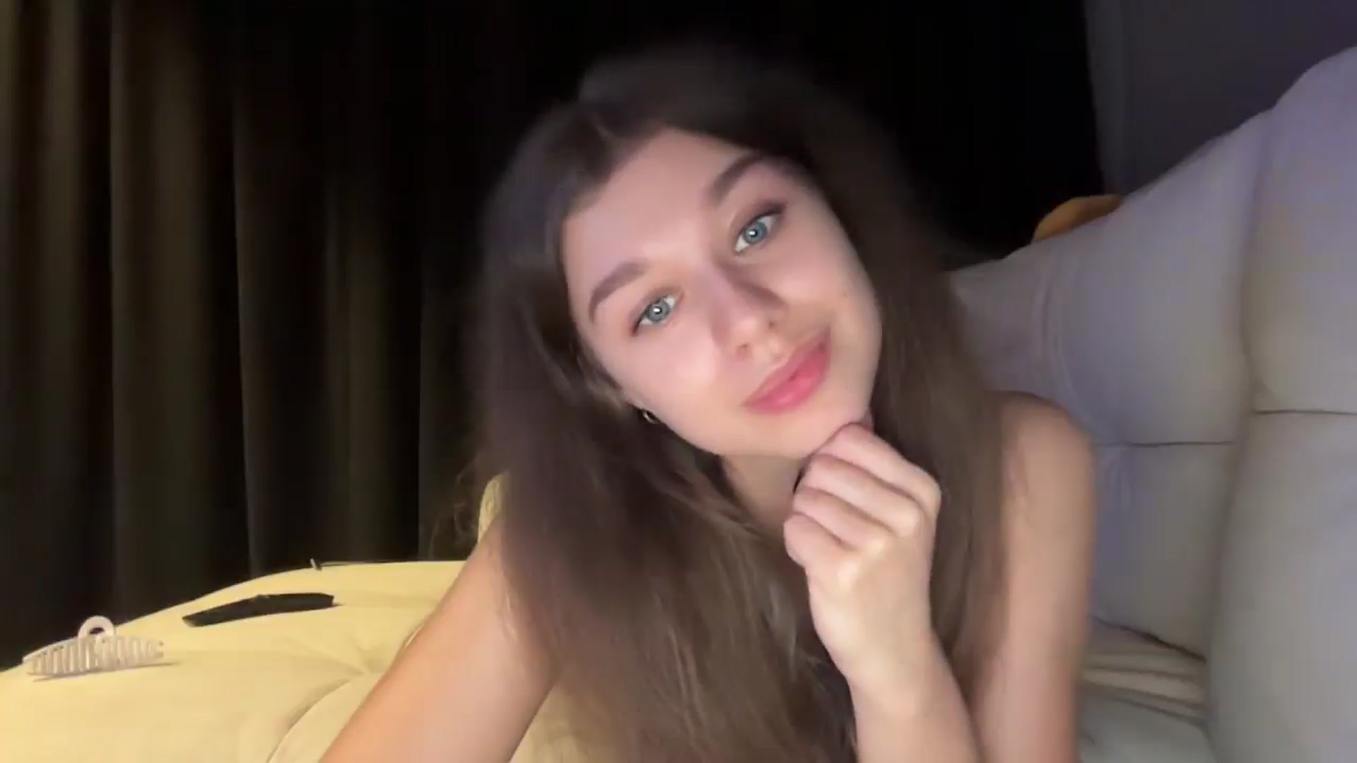Gallery image thumbnail from JewelReigns's myfreecams stream on, 03/04/2026, 22:33 image 19 of 20