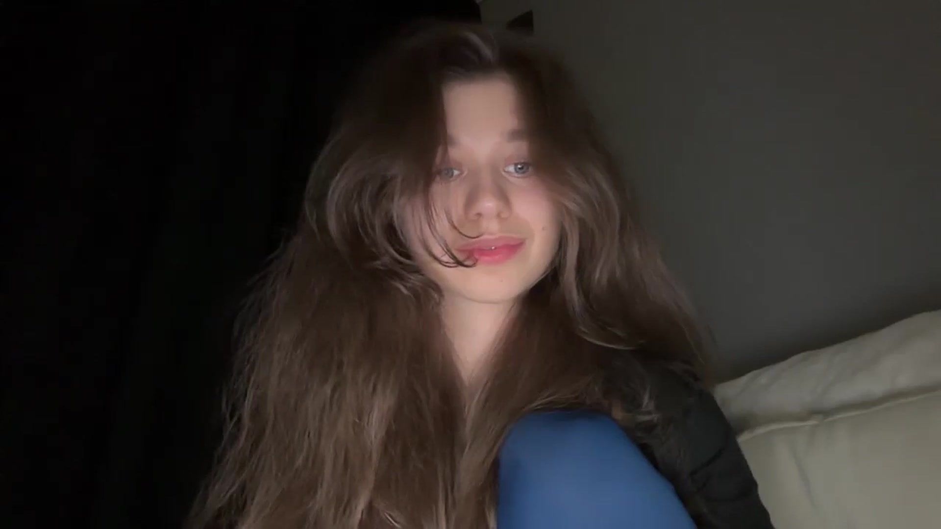 Gallery image thumbnail from JewelReigns's myfreecams stream on, 03/10/2026, 21:09 image 6 of 20