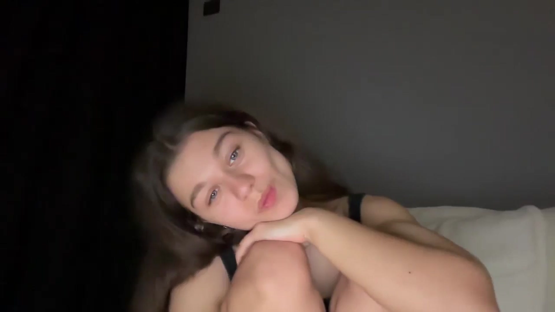 Gallery image thumbnail from JewelReigns's myfreecams stream on, 03/14/2026, 22:28 image 14 of 20