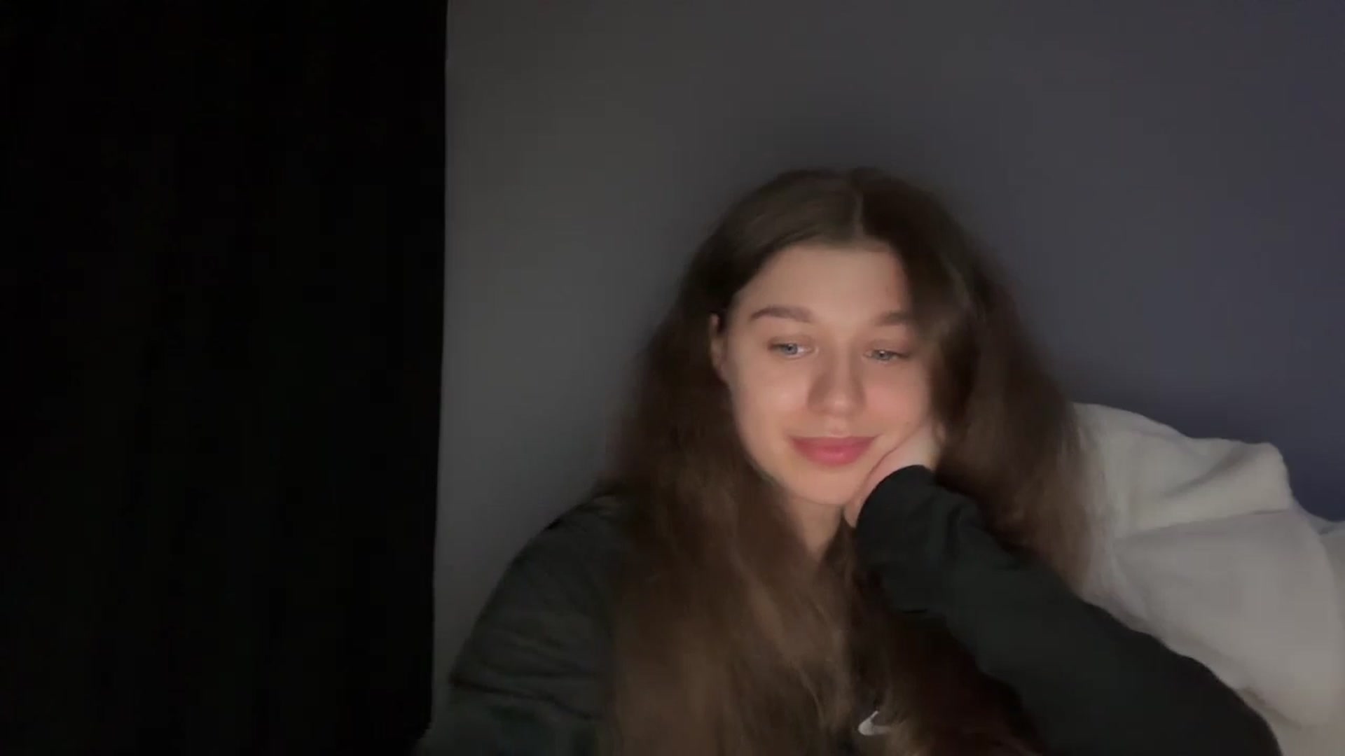Gallery image thumbnail from JewelReigns's myfreecams stream on, 03/18/2026, 23:28 image 14 of 20
