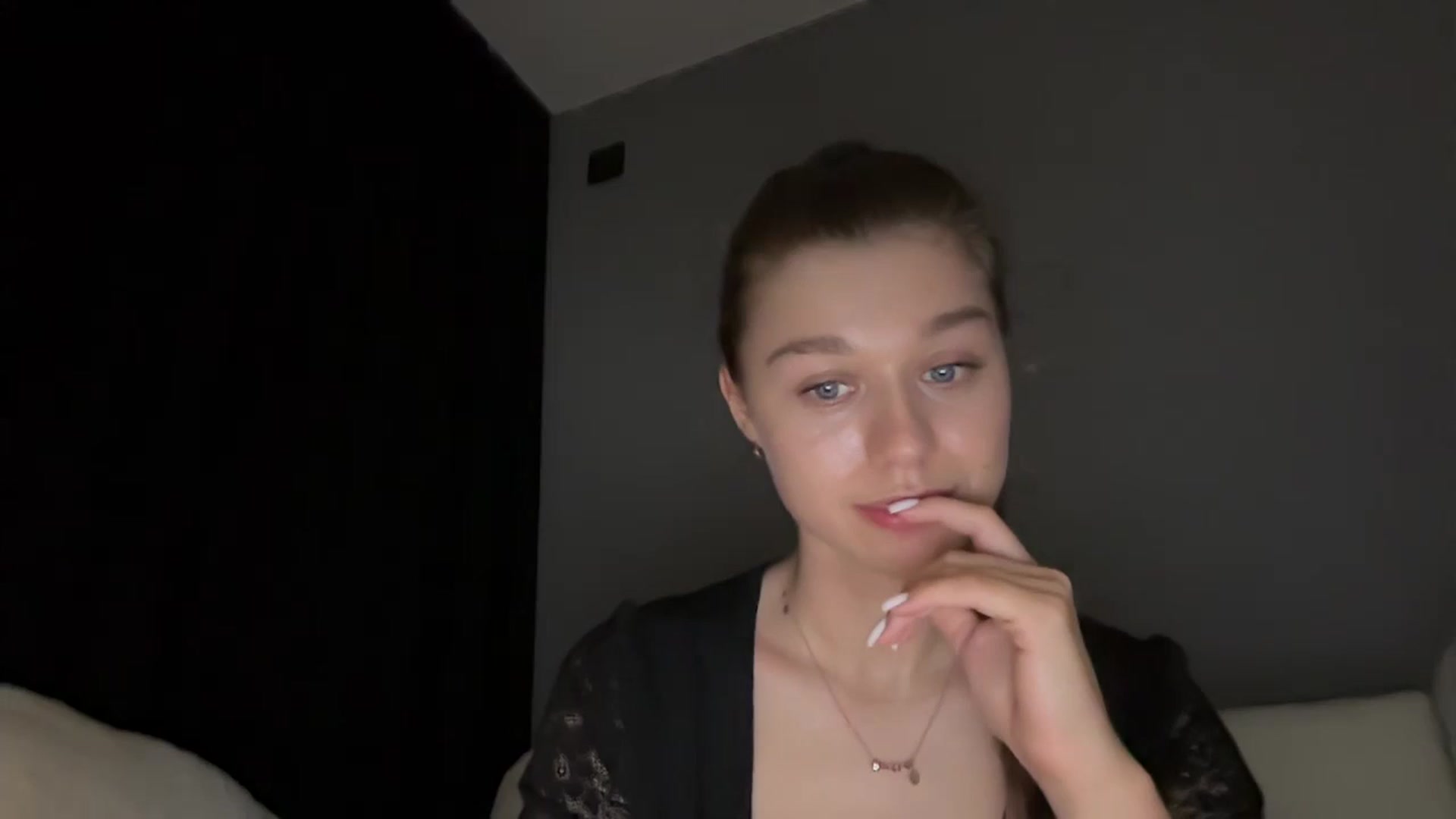 Gallery image thumbnail from JewelReigns's myfreecams stream on, 03/21/2026, 22:27 image 1 of 20