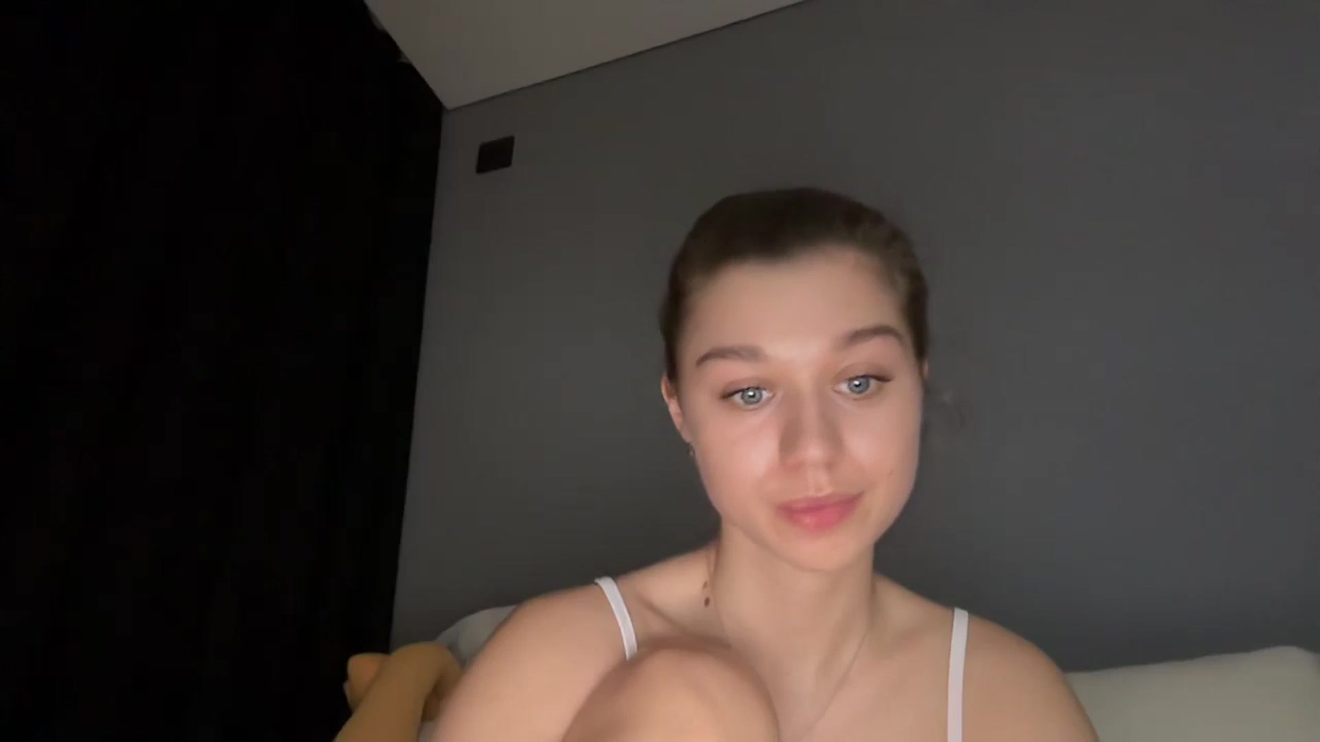 Gallery image thumbnail from JewelReigns's myfreecams stream on, 03/22/2026, 19:50 image 13 of 20