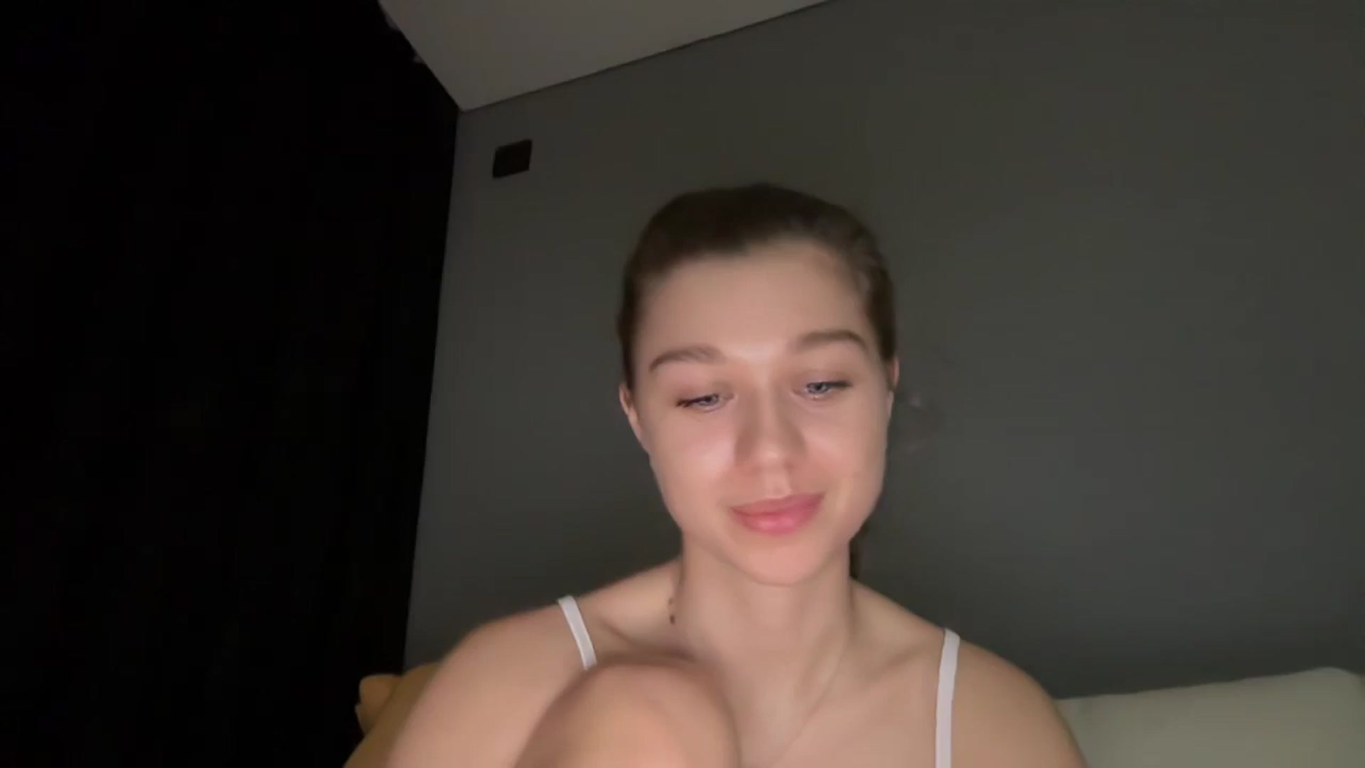 Gallery image thumbnail from JewelReigns's myfreecams stream on, 03/22/2026, 19:50 image 15 of 20