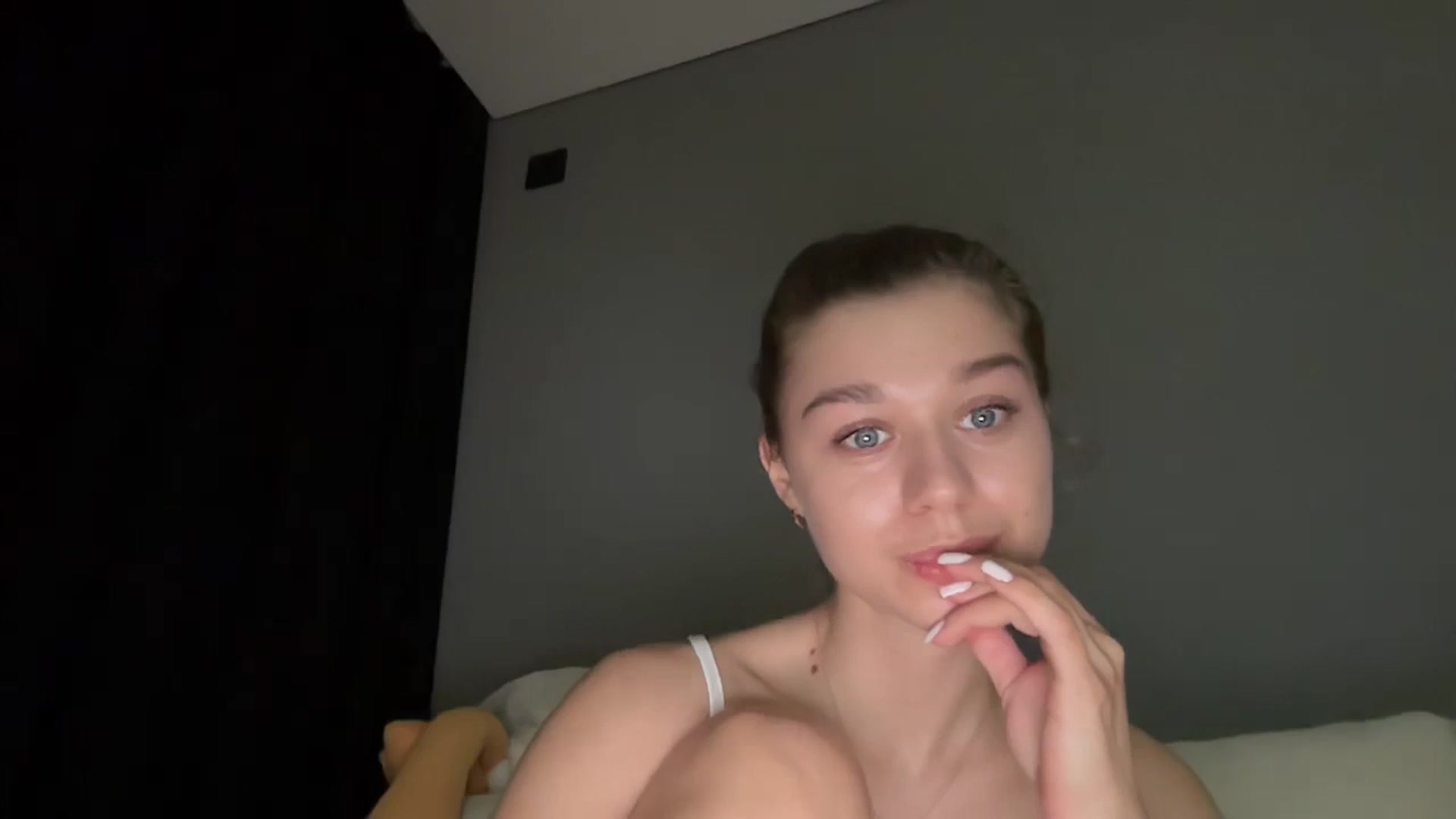 Gallery image thumbnail from JewelReigns's myfreecams stream on, 03/22/2026, 19:50 image 12 of 20
