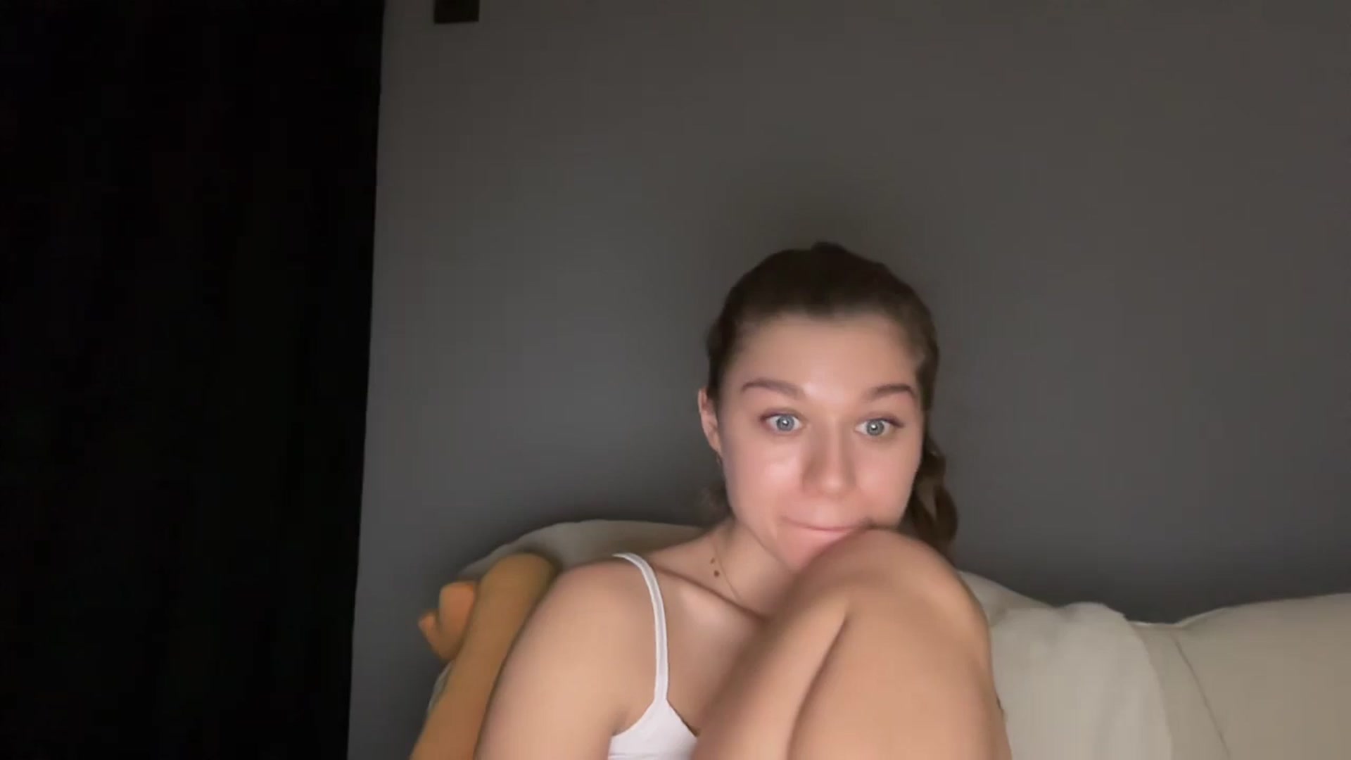 Gallery image thumbnail from JewelReigns's myfreecams stream on, 03/22/2026, 22:14 image 11 of 20