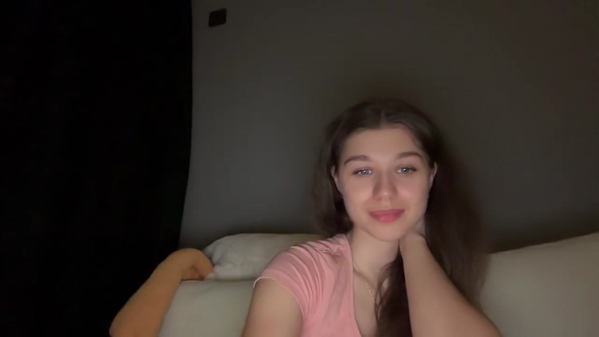 Gallery image thumbnail from JewelReigns's myfreecams stream on, 03/25/2026, 20:03 image 17 of 20