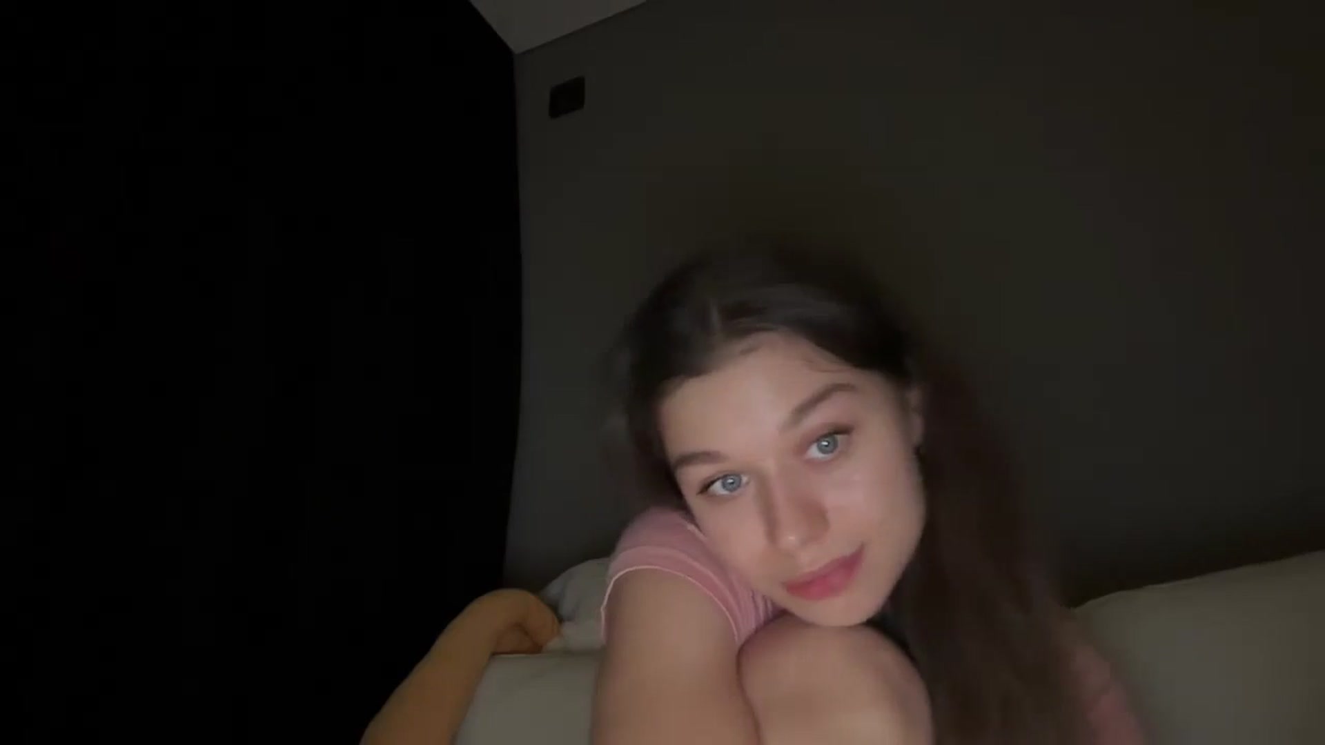 Gallery image thumbnail from JewelReigns's myfreecams stream on, 03/25/2026, 20:57 image 6 of 20