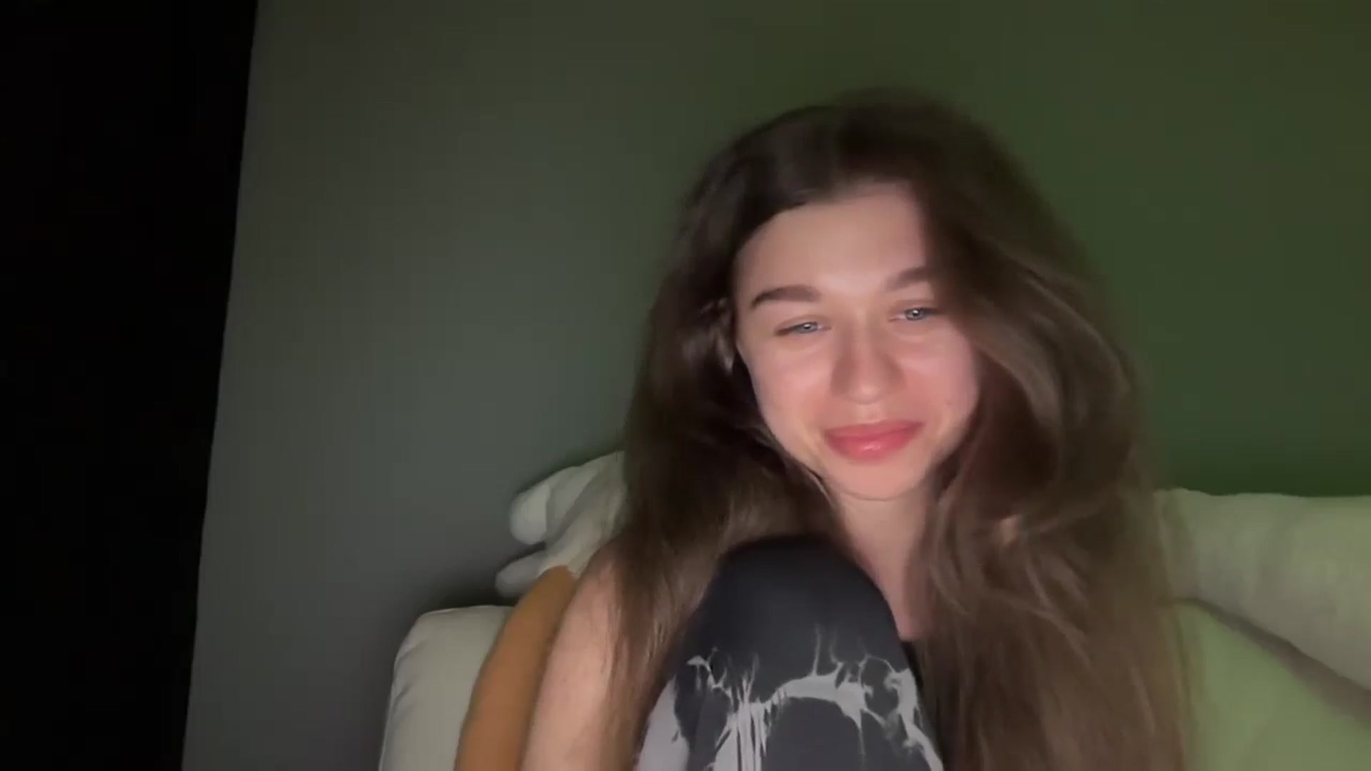 Gallery image thumbnail from JewelReigns's myfreecams stream on, 04/13/2026, 22:50 image 14 of 20