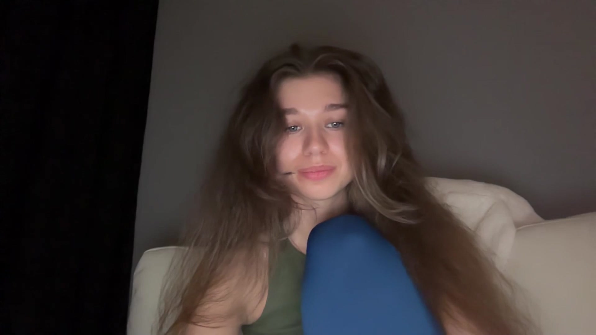 Gallery image thumbnail from JewelReigns's myfreecams stream on, 04/25/2026, 21:08 image 17 of 20