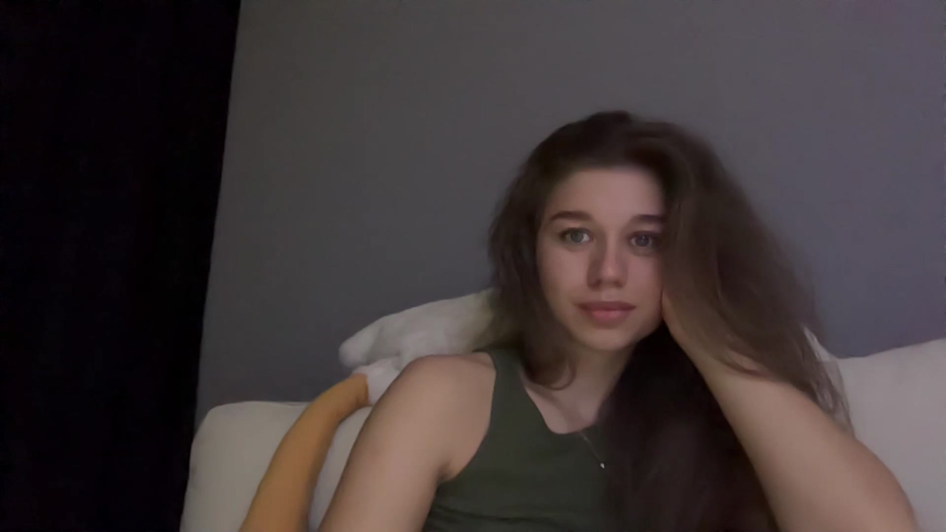 Gallery image thumbnail from JewelReigns's myfreecams stream on, 04/25/2026, 22:15 image 16 of 20