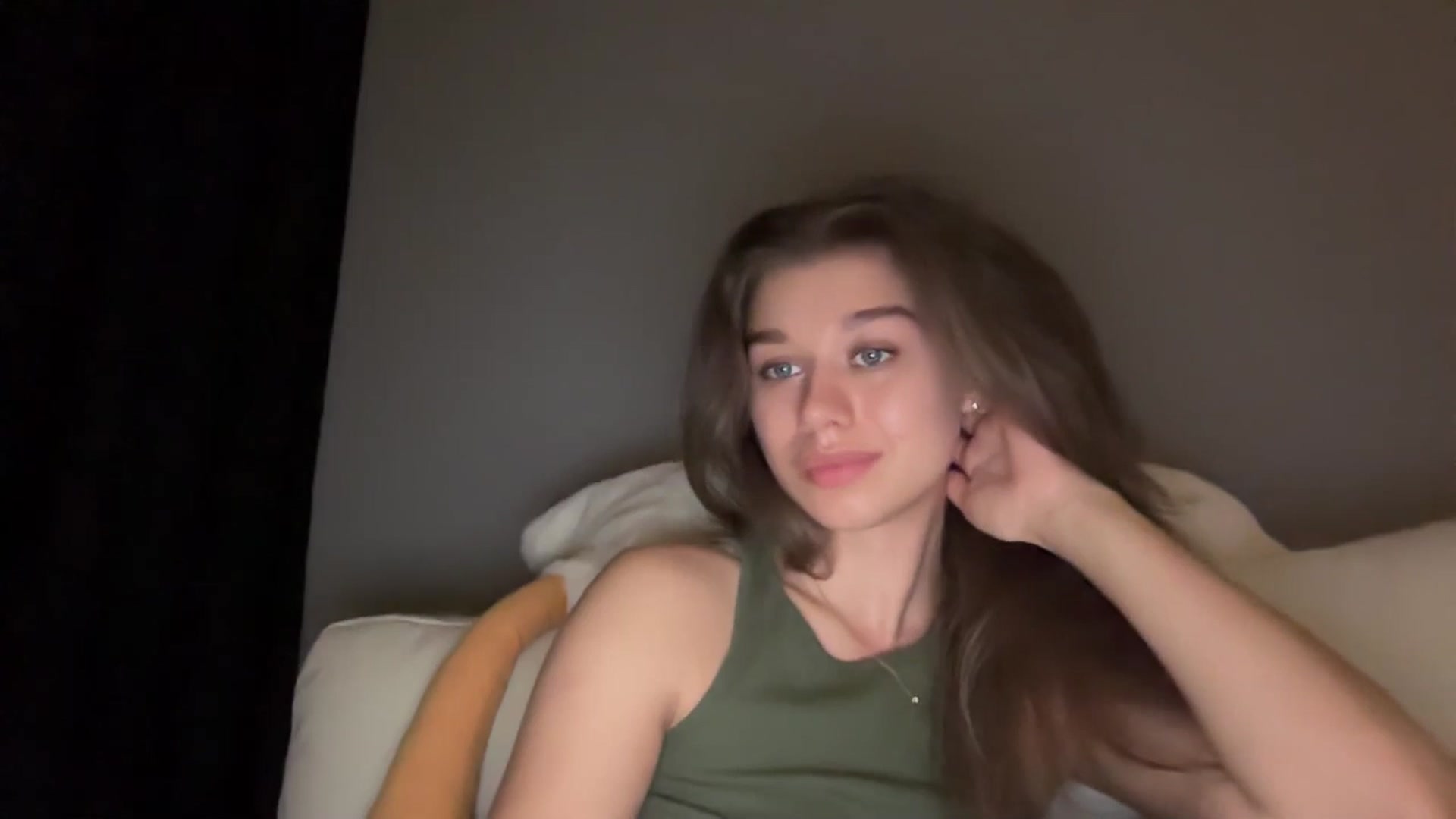 Gallery image thumbnail from JewelReigns's myfreecams stream on, 04/25/2026, 22:15 image 12 of 20