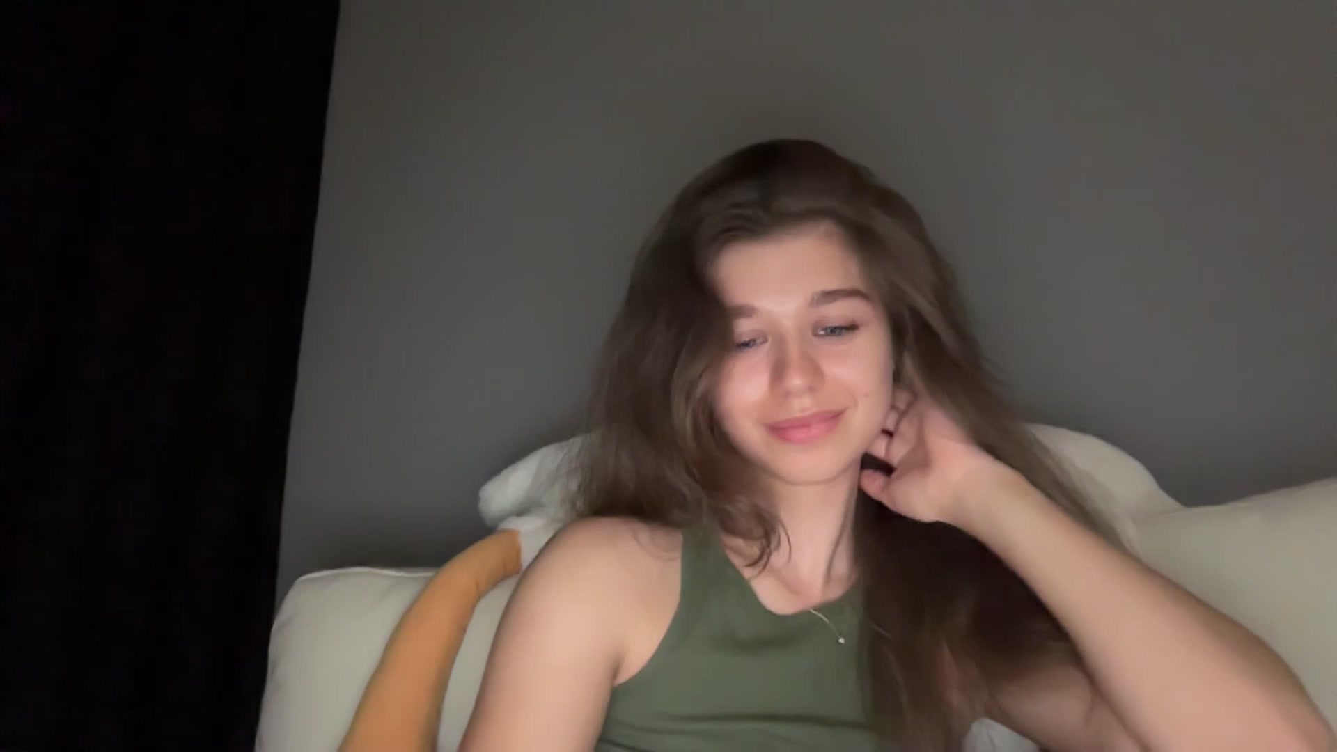 Gallery image thumbnail from JewelReigns's myfreecams stream on, 04/25/2026, 22:15 image 14 of 20