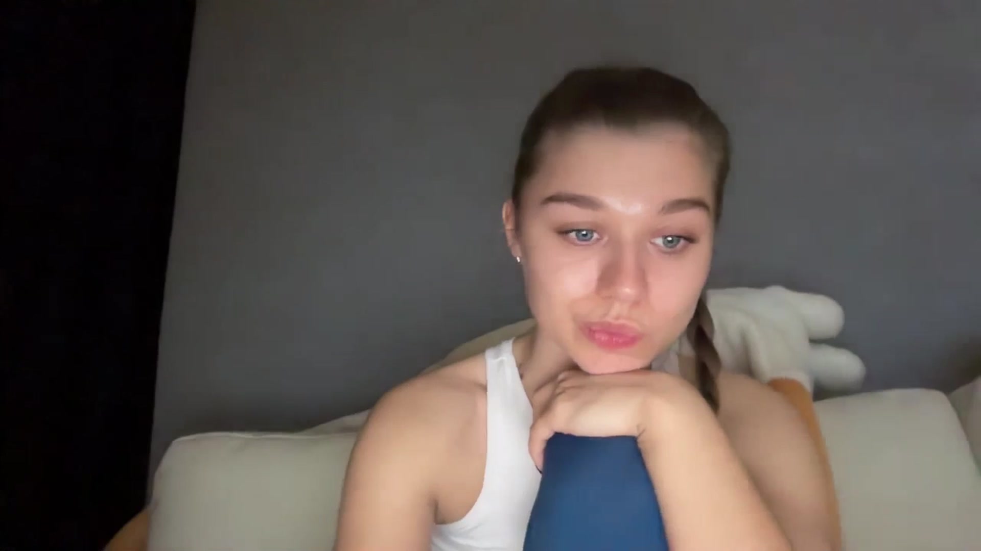 Gallery image thumbnail from JewelReigns's myfreecams stream on, 04/28/2026, 21:04 image 6 of 20