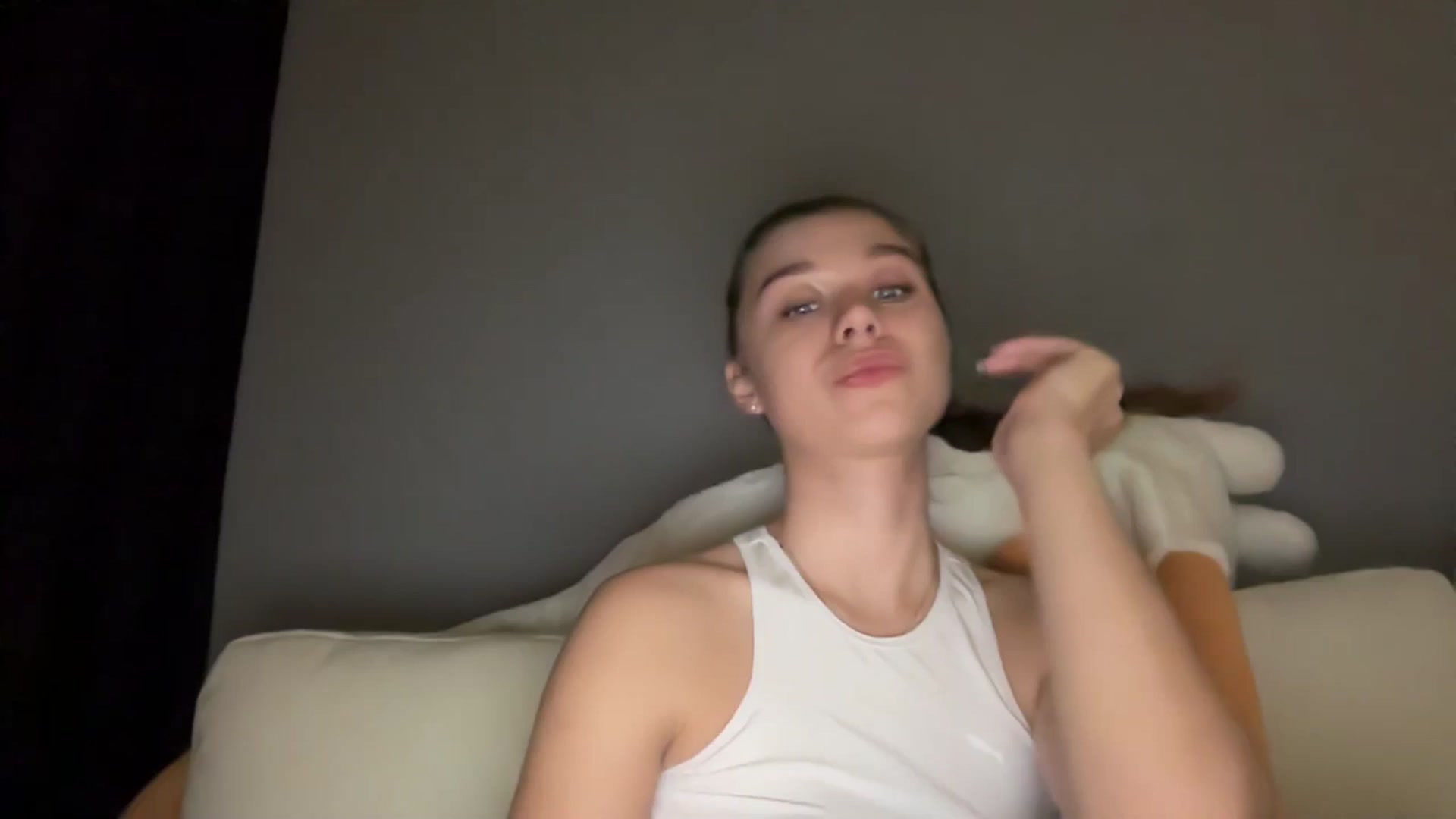 Gallery image thumbnail from JewelReigns's myfreecams stream on, 04/28/2026, 21:04 image 1 of 20