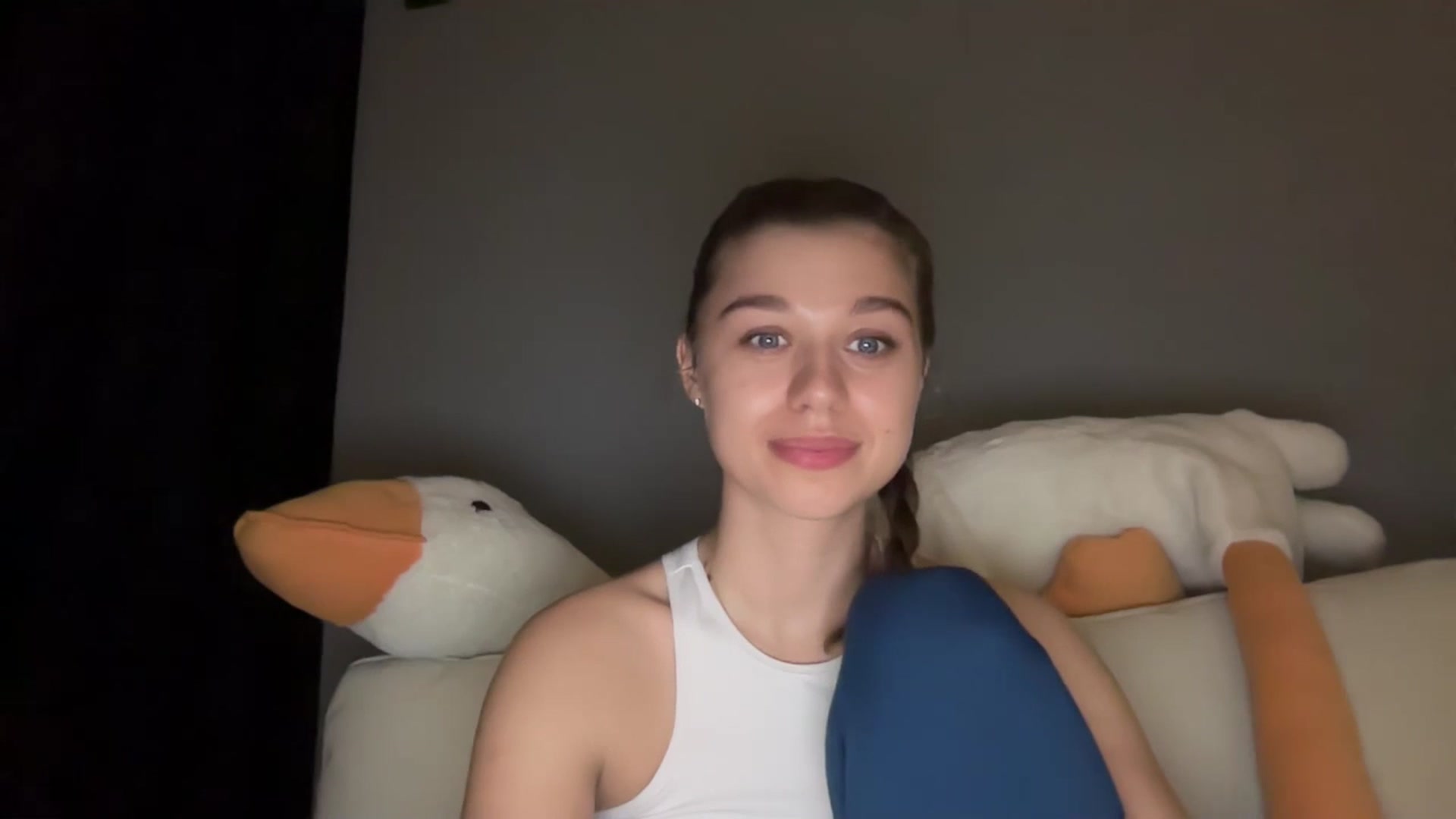 Gallery image thumbnail from JewelReigns's myfreecams stream on, 04/28/2026, 21:04 image 15 of 20