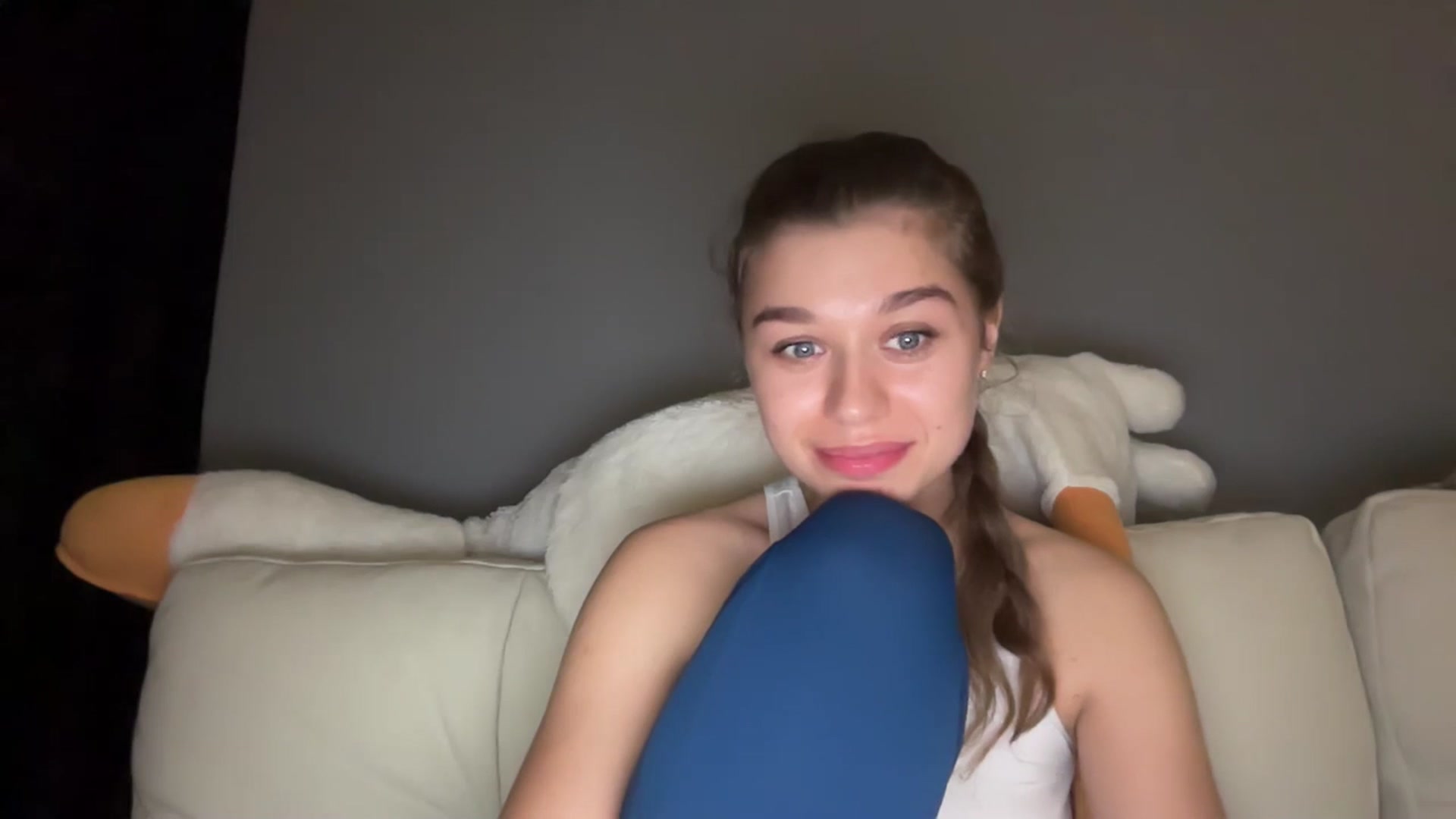 Gallery image thumbnail from JewelReigns's myfreecams stream on, 04/28/2026, 22:44 image 18 of 20