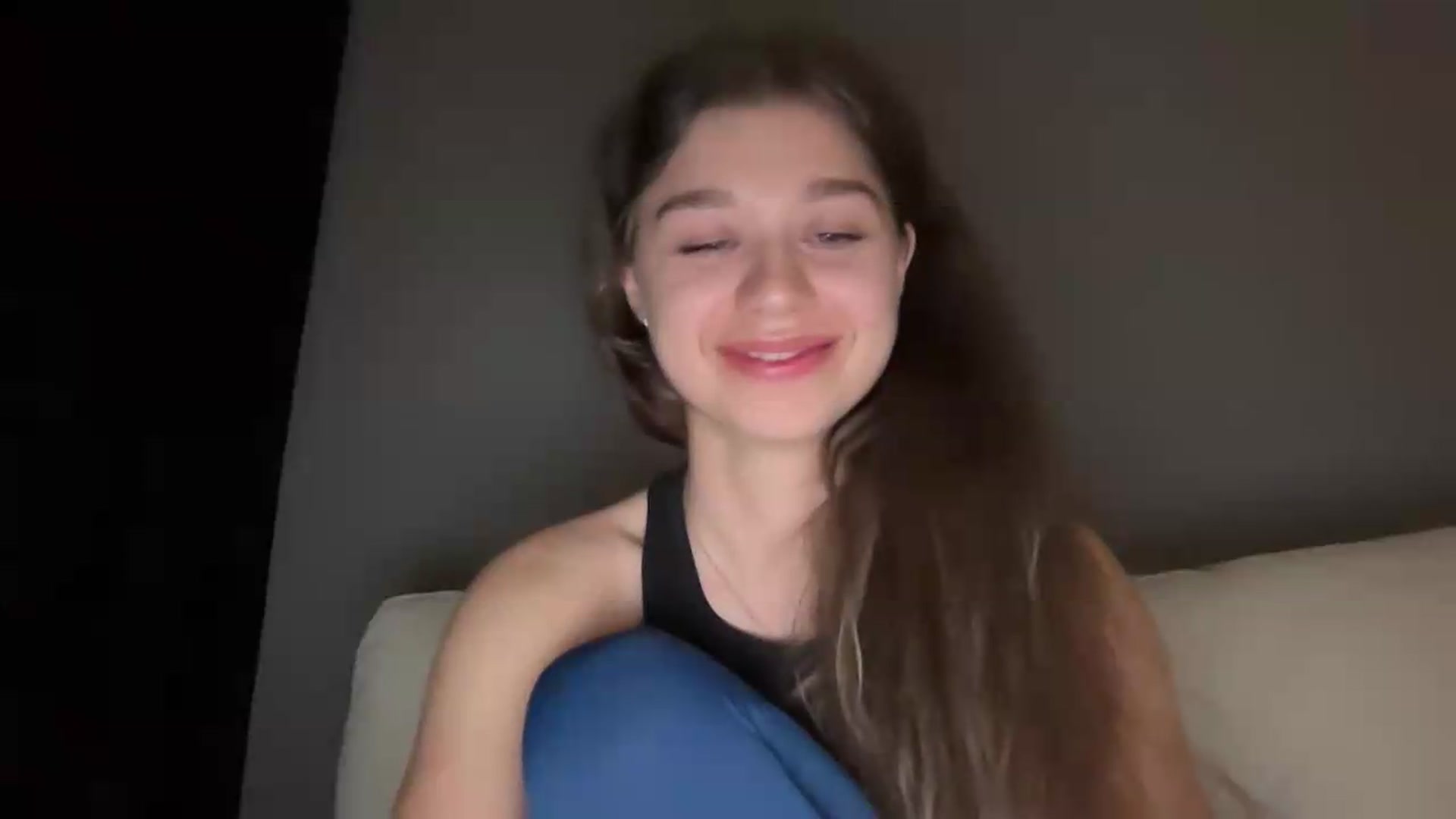 Gallery image thumbnail from JewelReigns's myfreecams stream on, 05/13/2026, 01:54 image 15 of 20