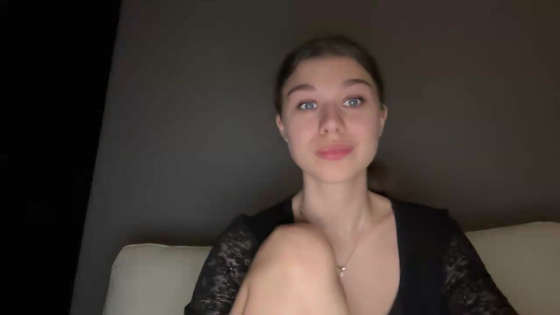 Gallery image thumbnail from JewelReigns's myfreecams stream on, 05/13/2026, 19:49 image 9 of 20