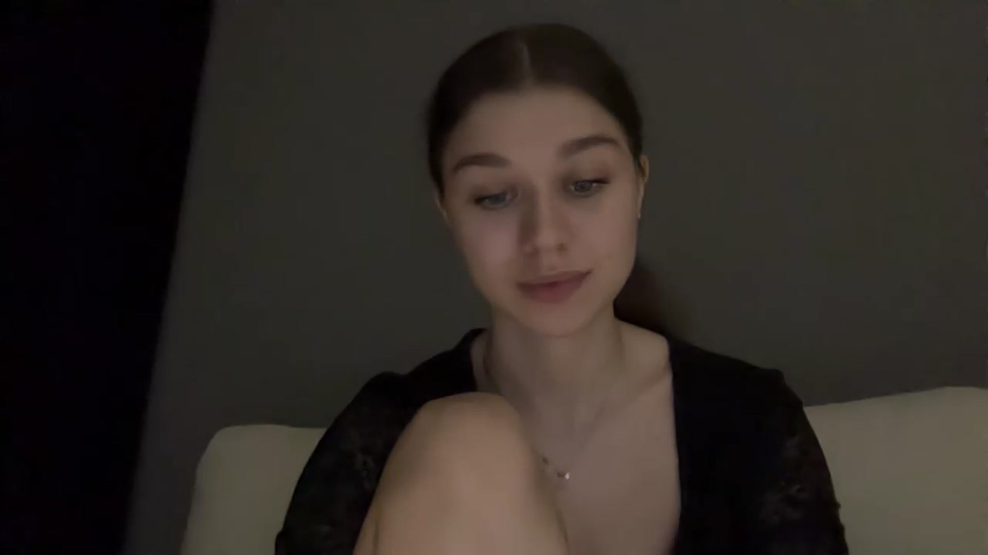 Gallery image thumbnail from JewelReigns's myfreecams stream on, 05/13/2026, 19:49 image 10 of 20