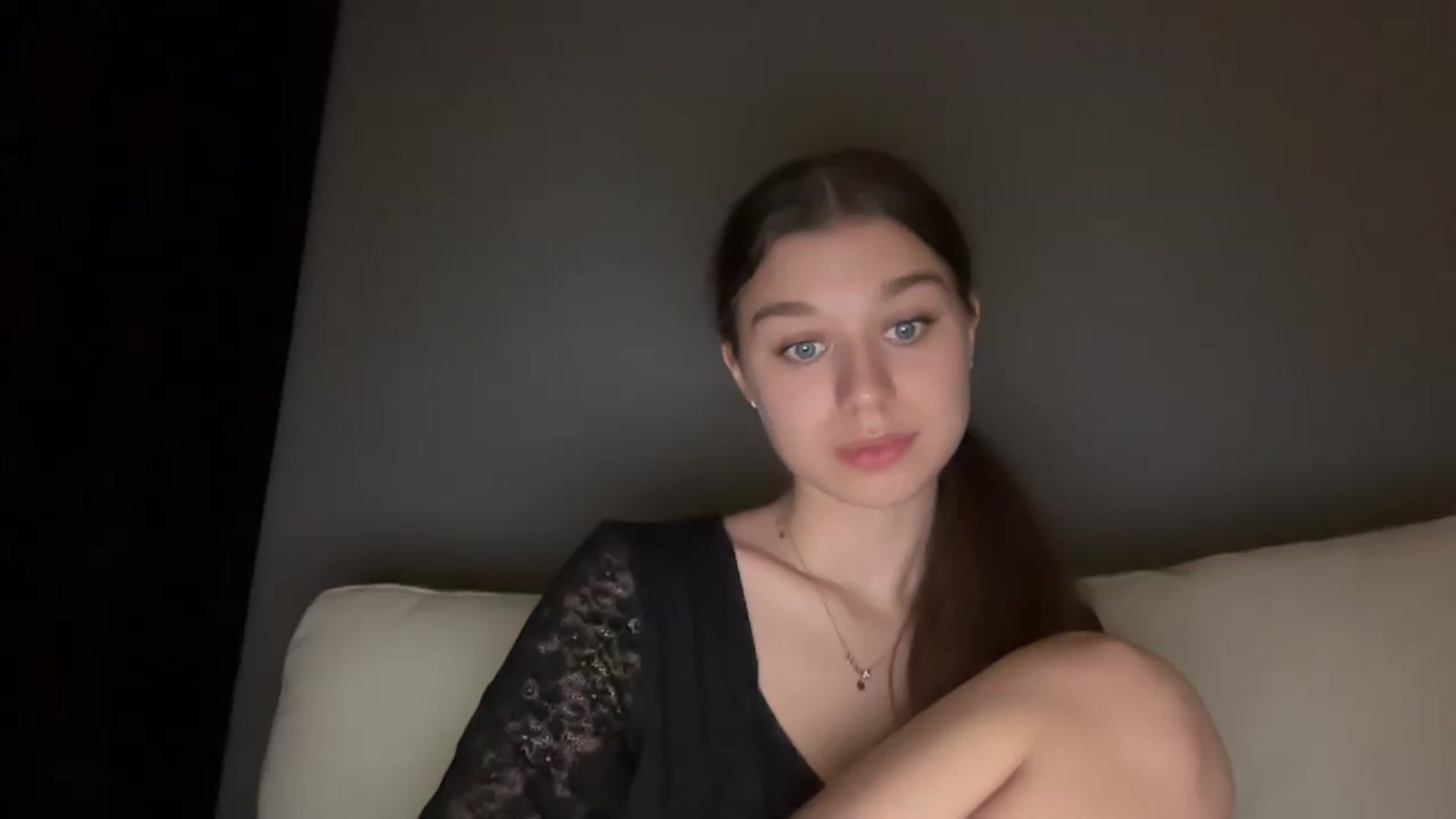 Gallery image thumbnail from JewelReigns's myfreecams stream on, 05/13/2026, 20:24 image 19 of 20