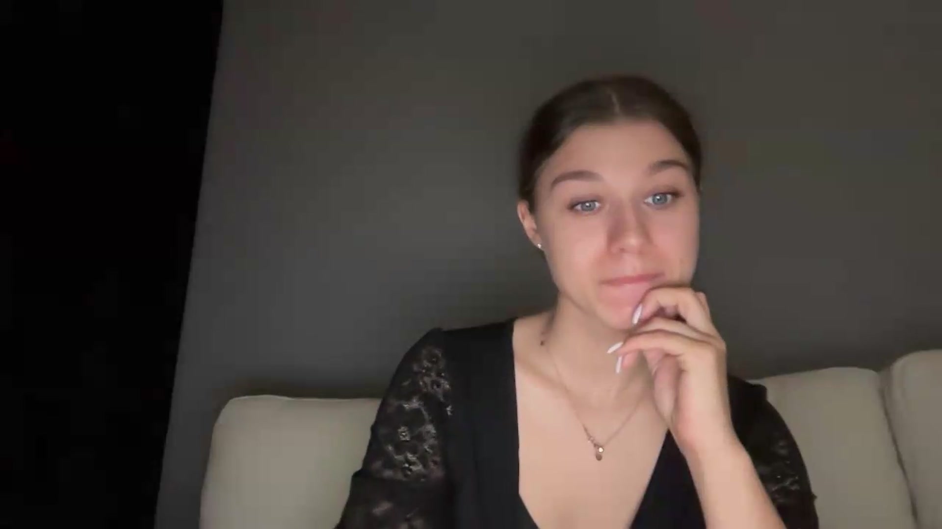 Gallery image thumbnail from JewelReigns's myfreecams stream on, 05/13/2026, 20:24 image 9 of 20