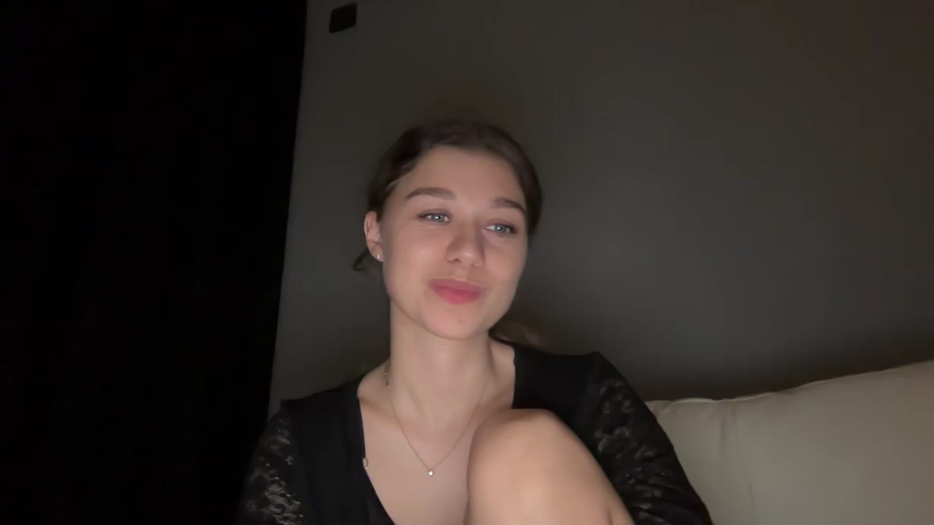Gallery image thumbnail from JewelReigns's myfreecams stream on, 05/13/2026, 23:30 image 15 of 20