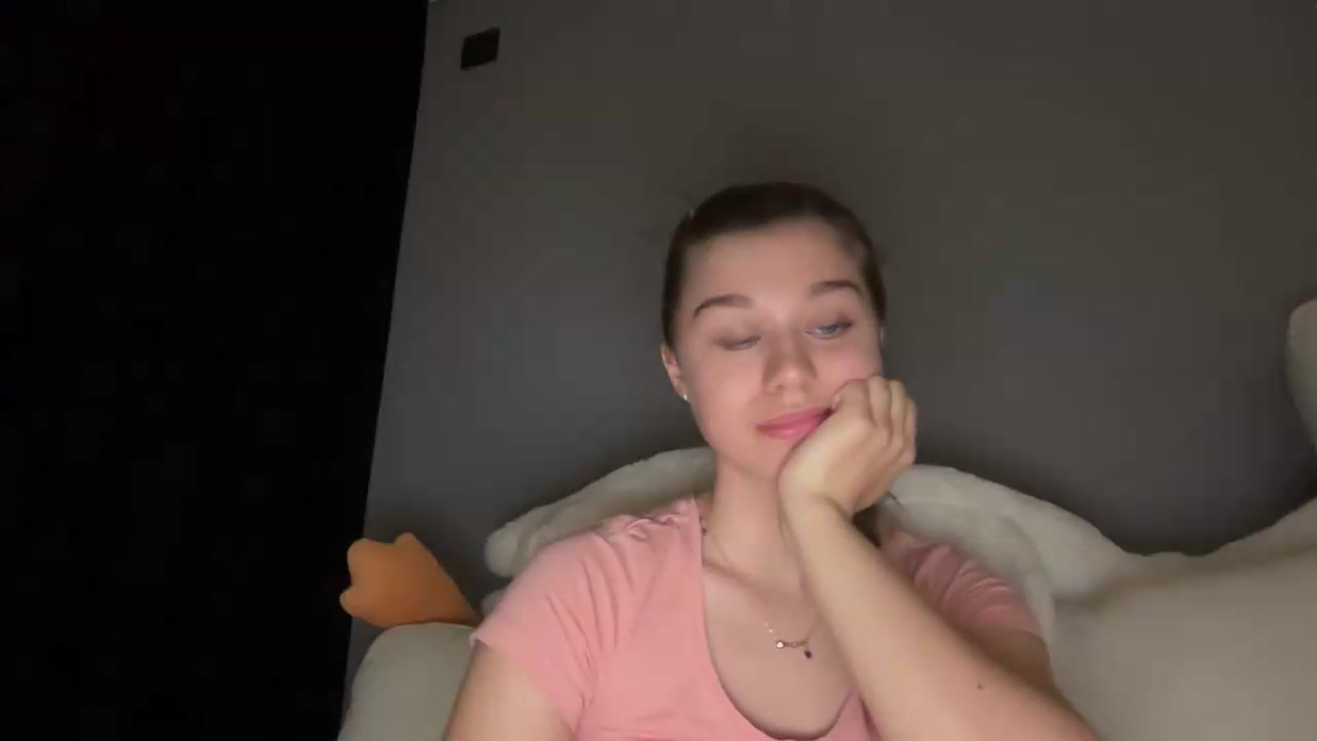 Gallery image thumbnail from JewelReigns's myfreecams stream on, 05/19/2026, 20:26 image 18 of 20