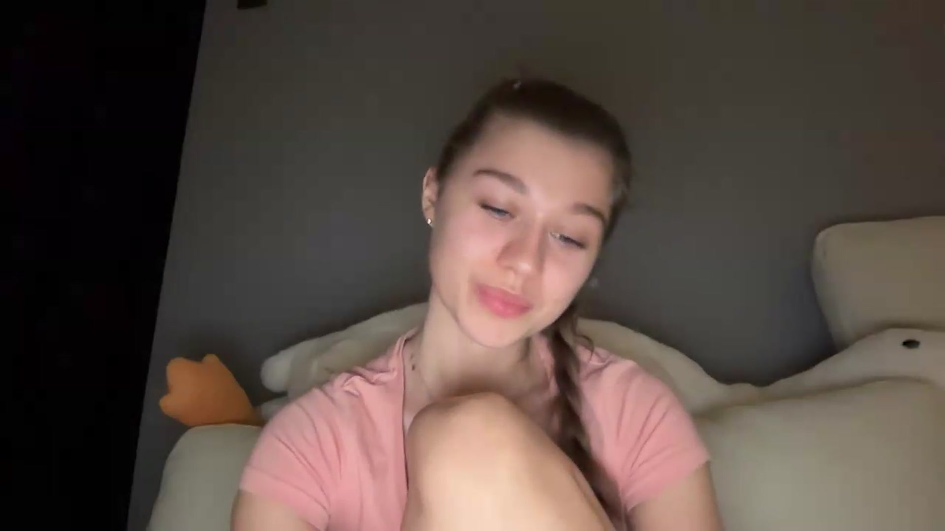 Gallery image thumbnail from JewelReigns's myfreecams stream on, 05/19/2026, 20:26 image 14 of 20