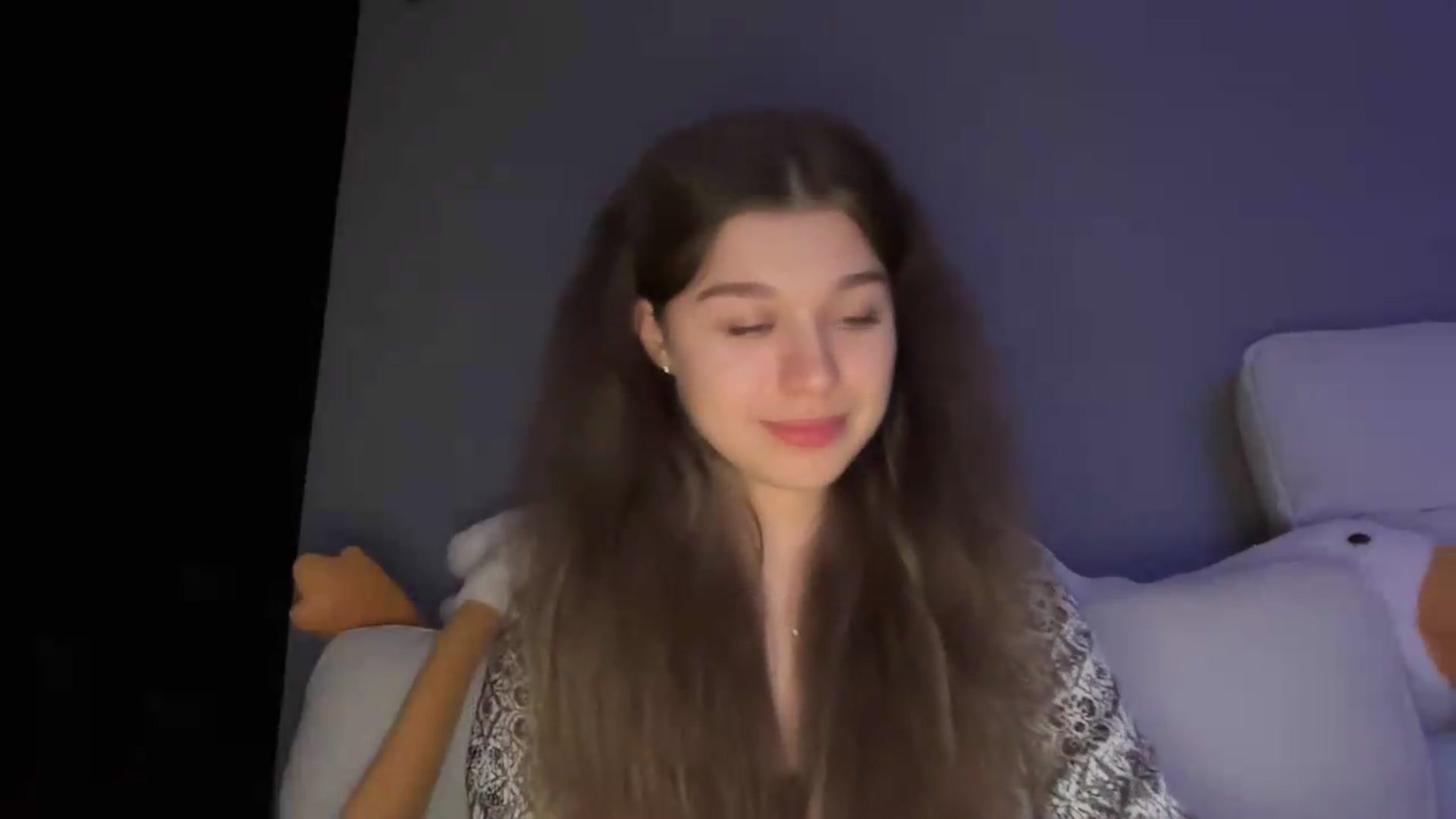 Gallery image thumbnail from JewelReigns's myfreecams stream on, 05/20/2026, 23:08 image 4 of 20