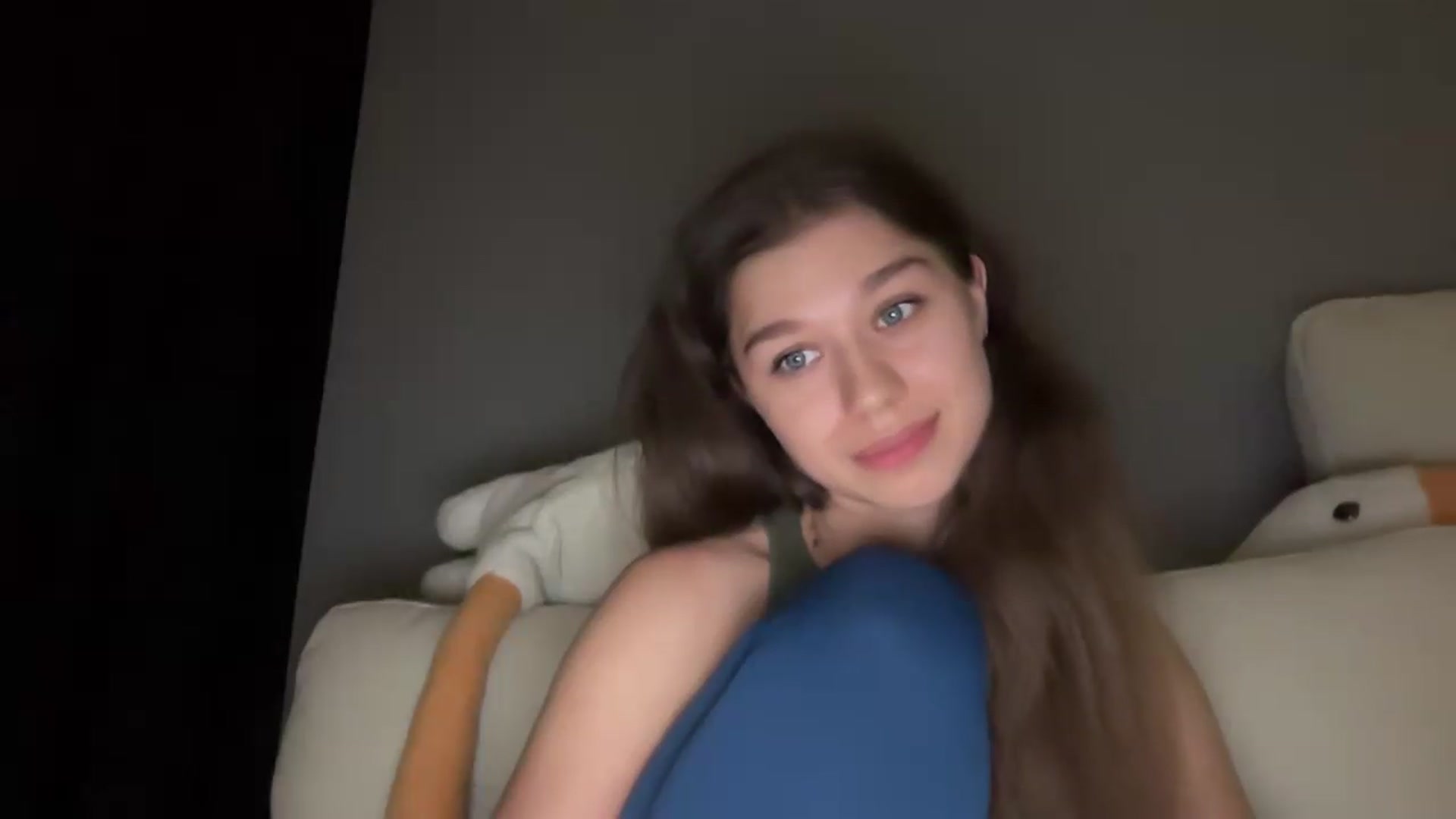 Gallery image thumbnail from JewelReigns's myfreecams stream on, 05/21/2026, 23:00 image 12 of 20