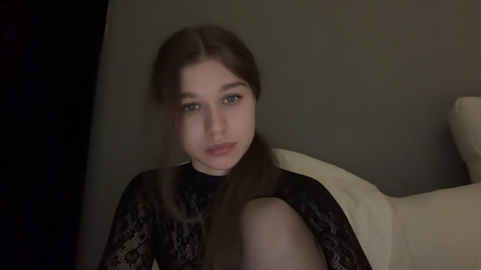 Gallery image thumbnail from JewelReigns's myfreecams stream on, 05/26/2026, 23:05 image 3 of 20